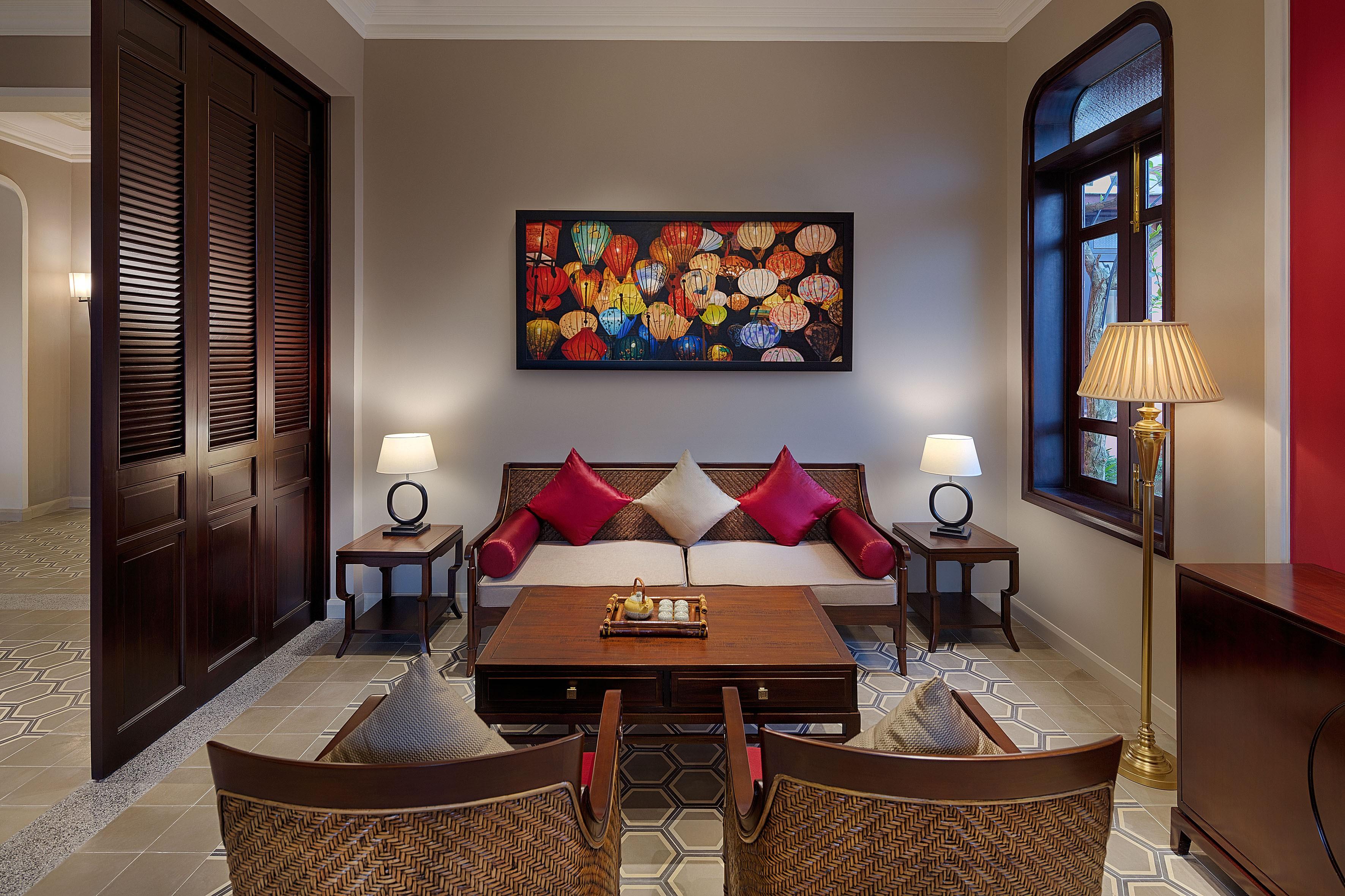 Hotel Allegro . A Little Luxury &