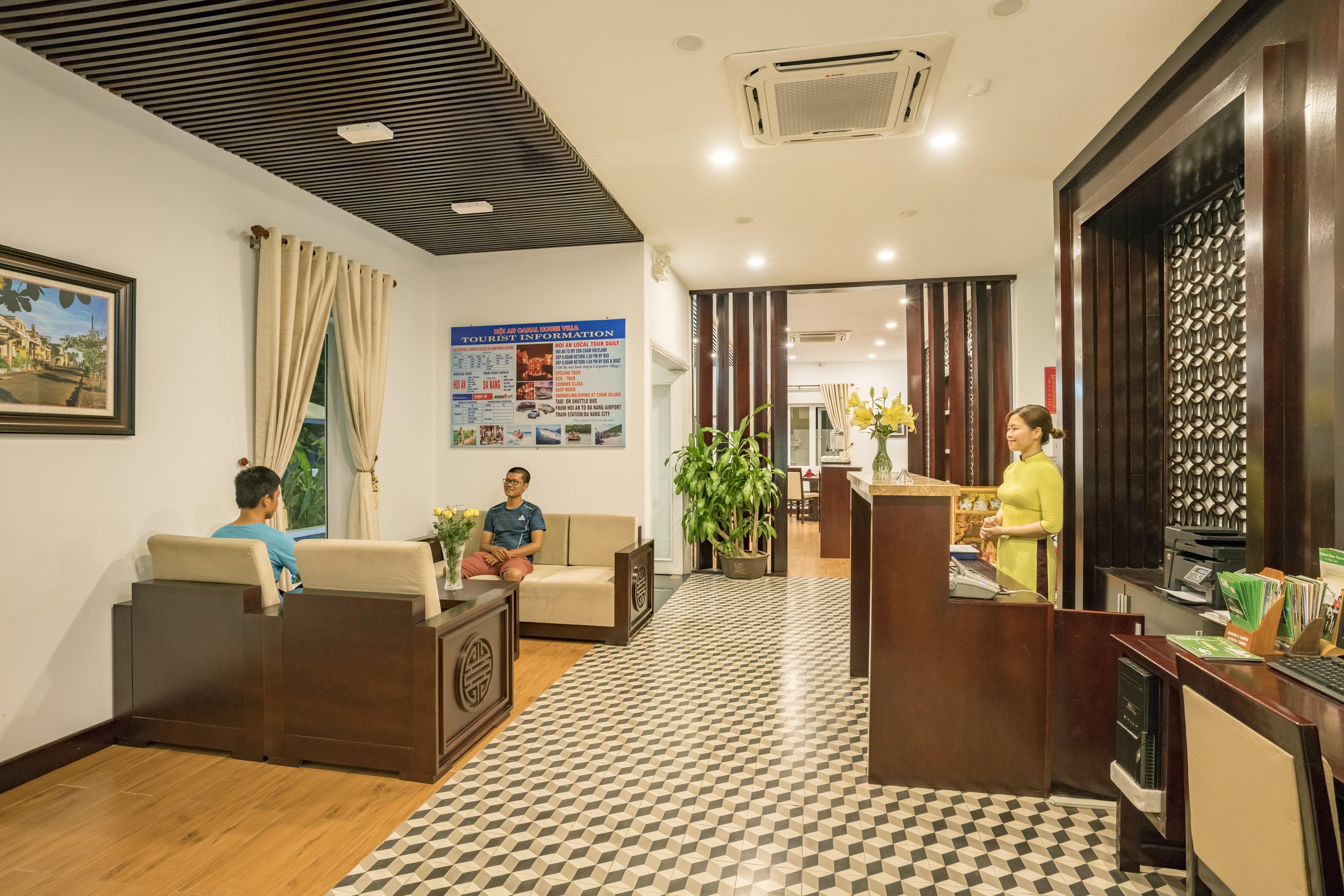 Canal House 3*