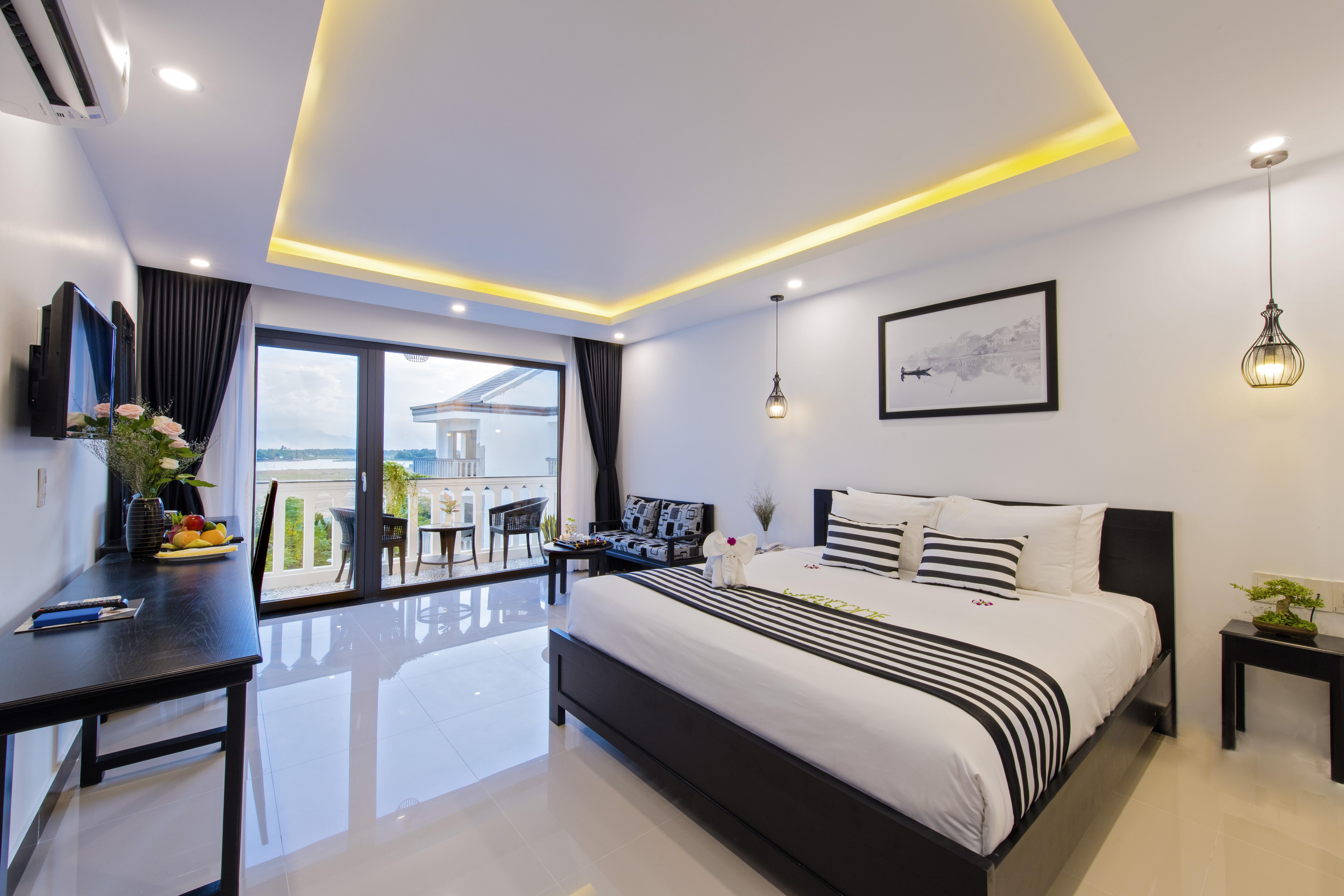 Gem Riverside Hotel 4*
