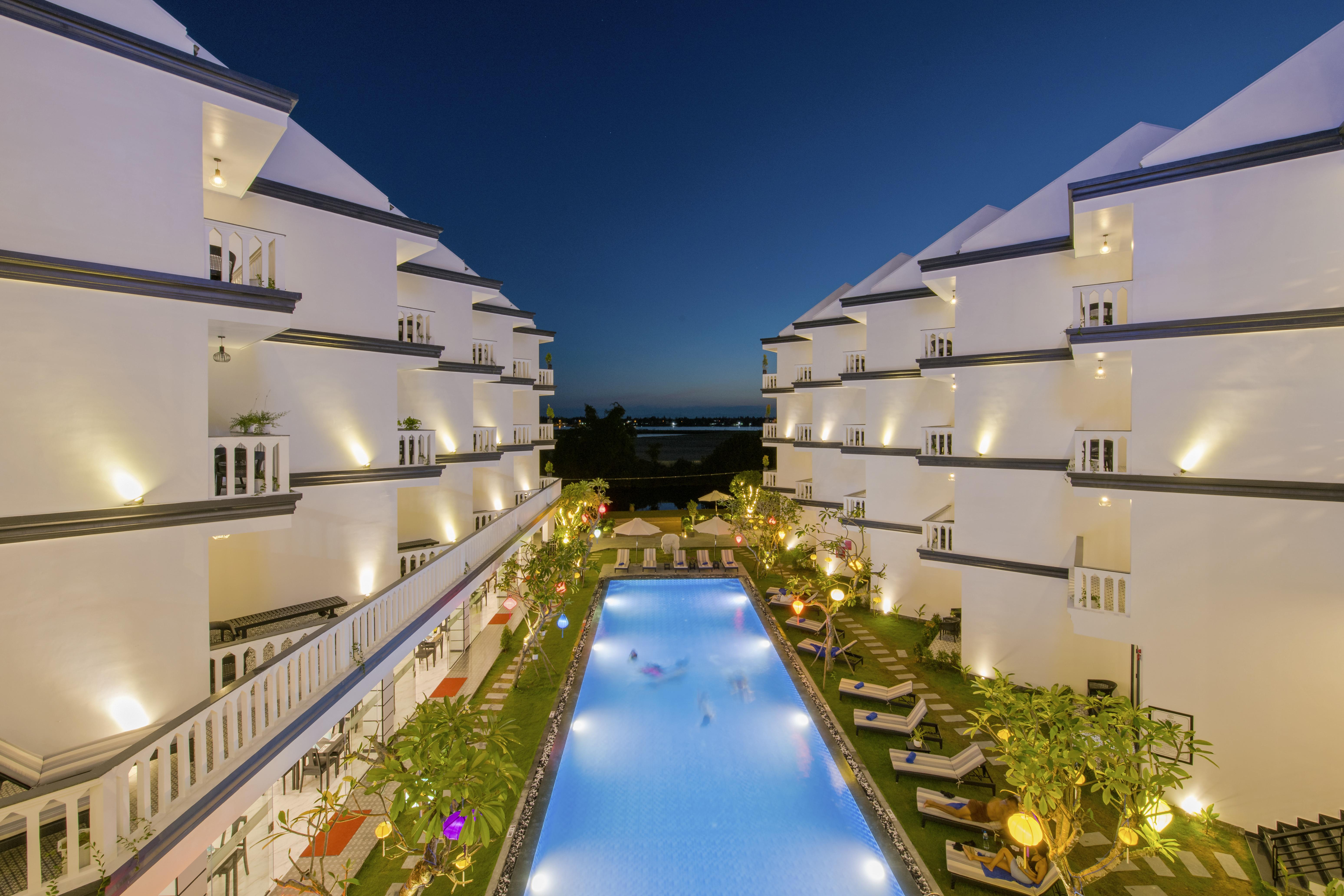 Gem Riverside Hotel 4*