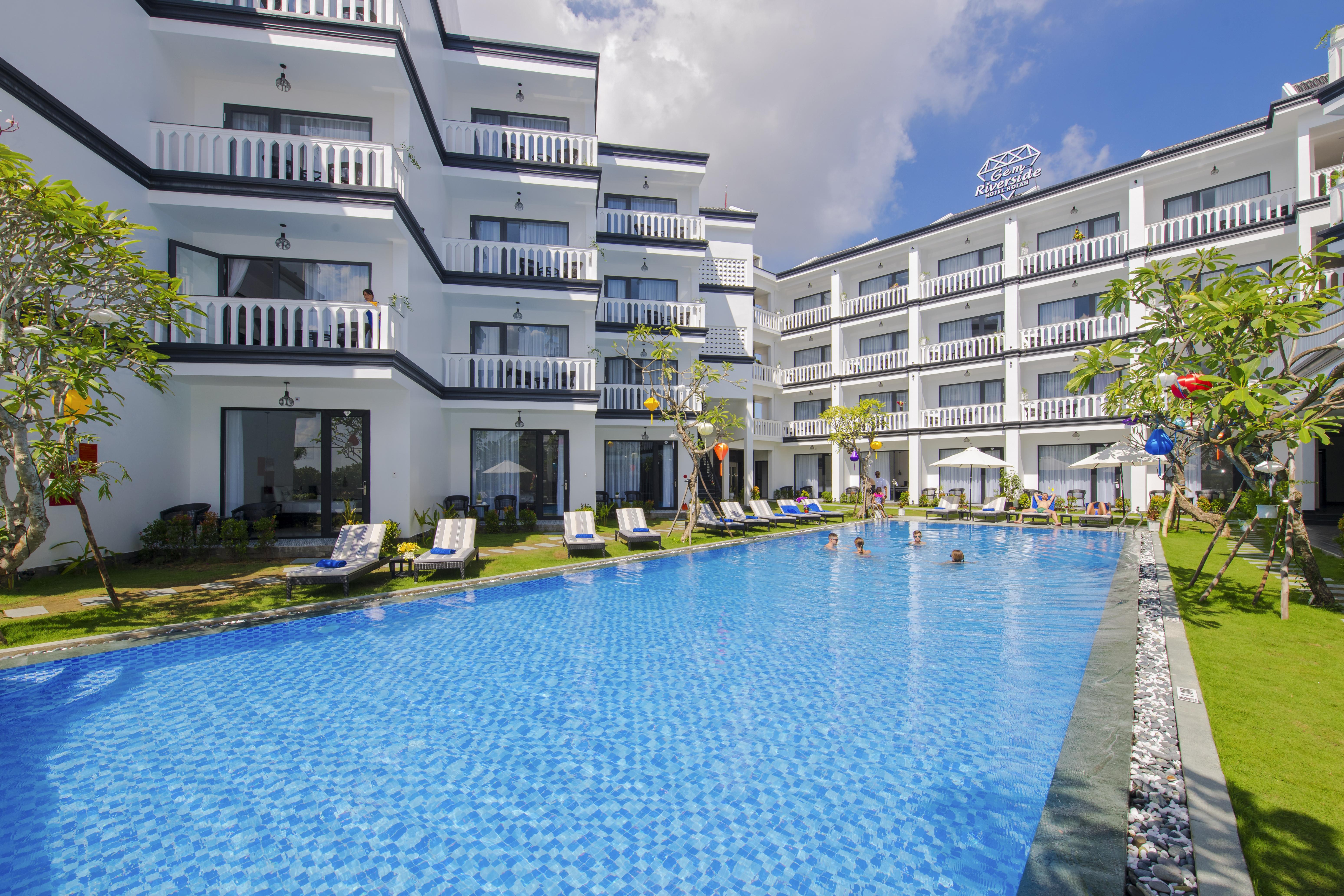 Gem Riverside 4*