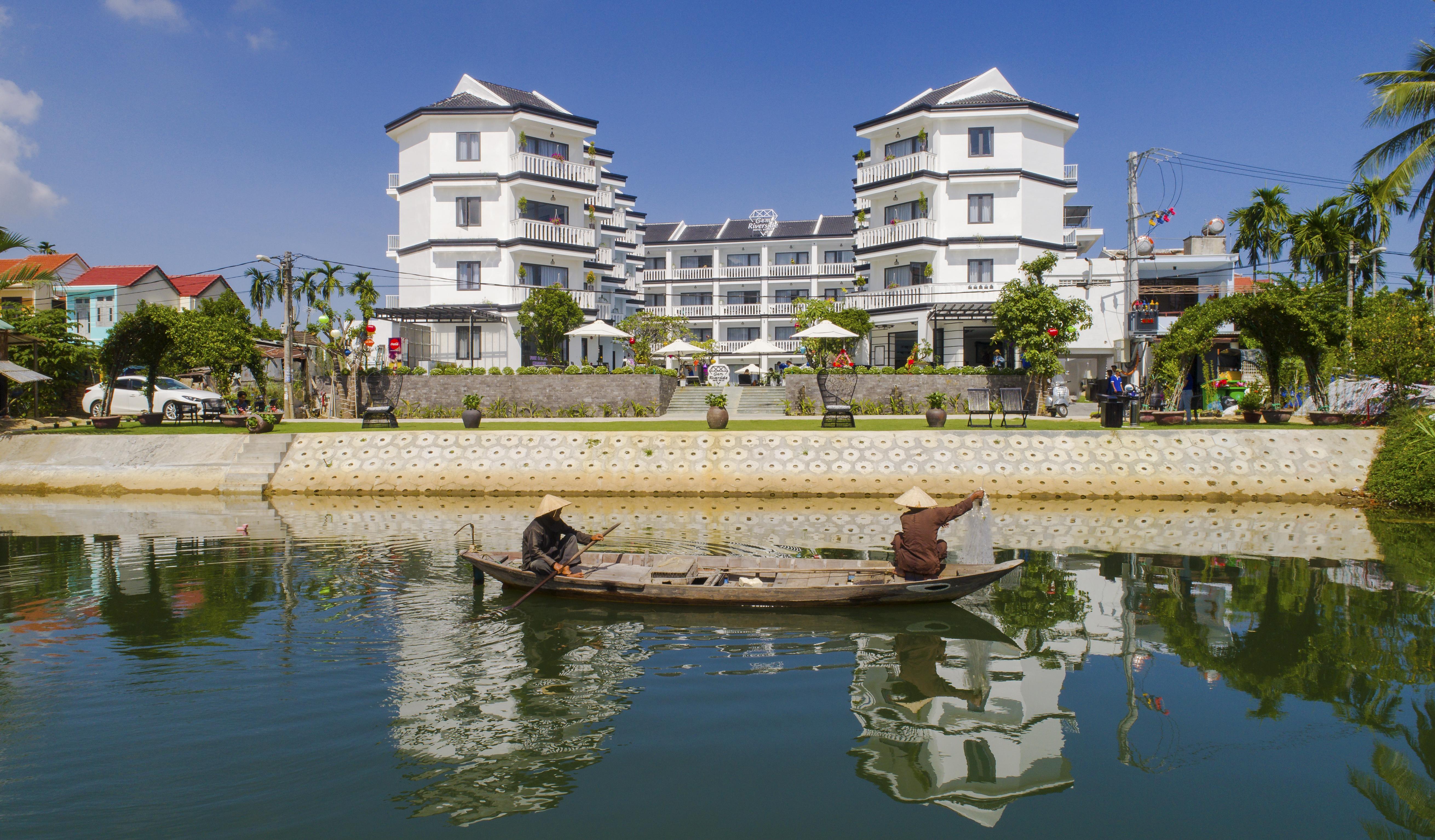 Gem Riverside Hotel 4*
