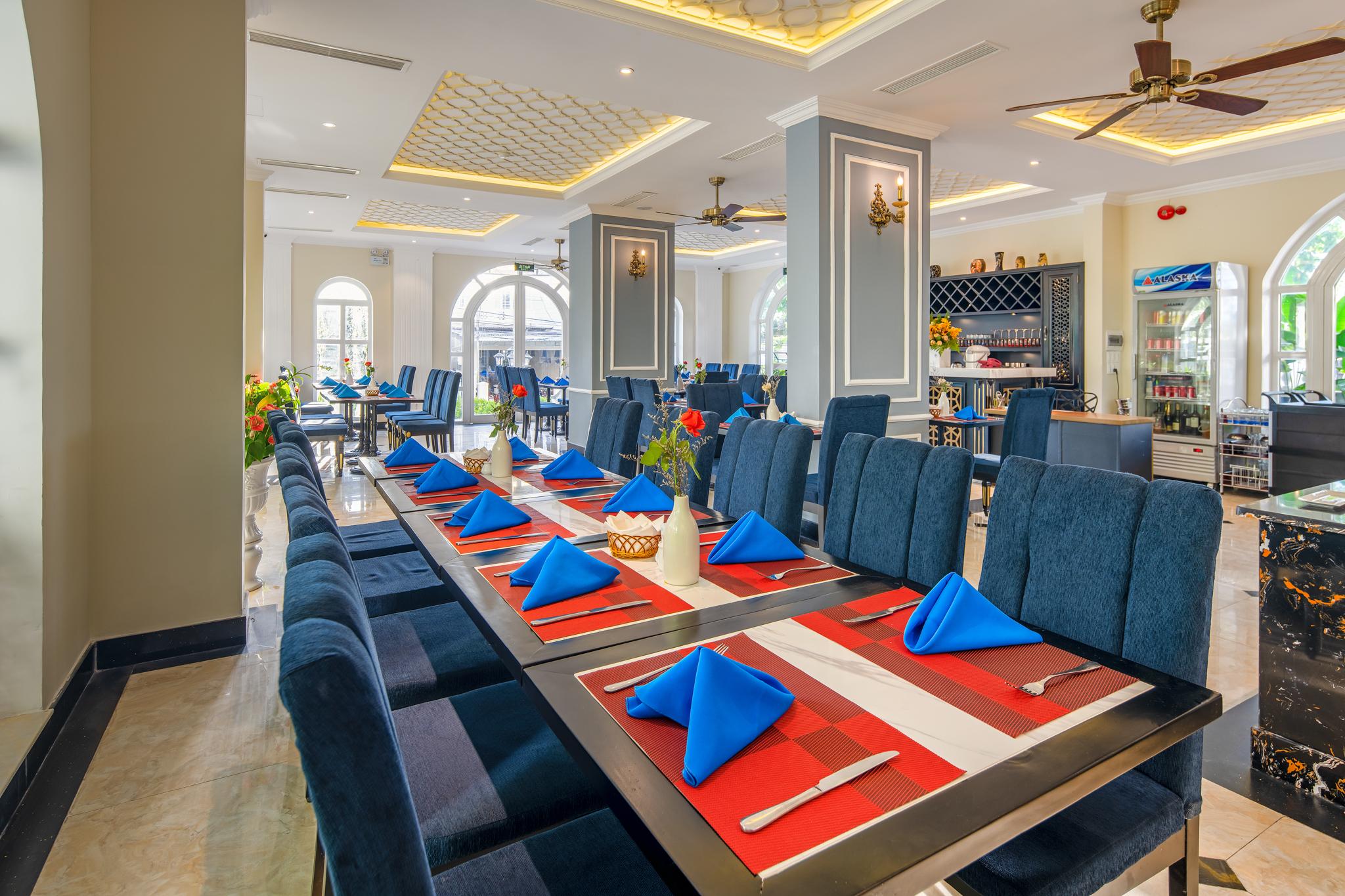 Blue Sky Boutique & 4*