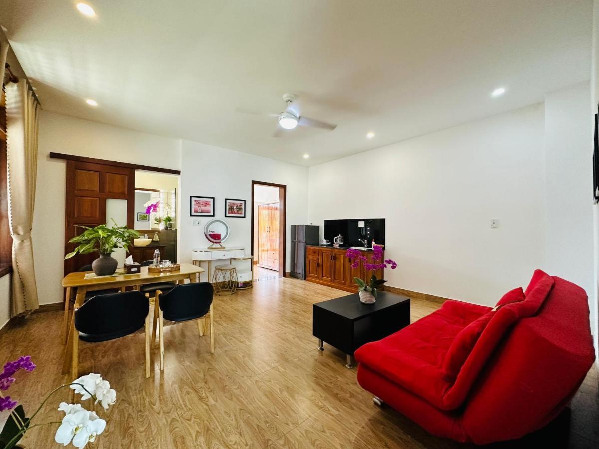 Thuy House Homestay *