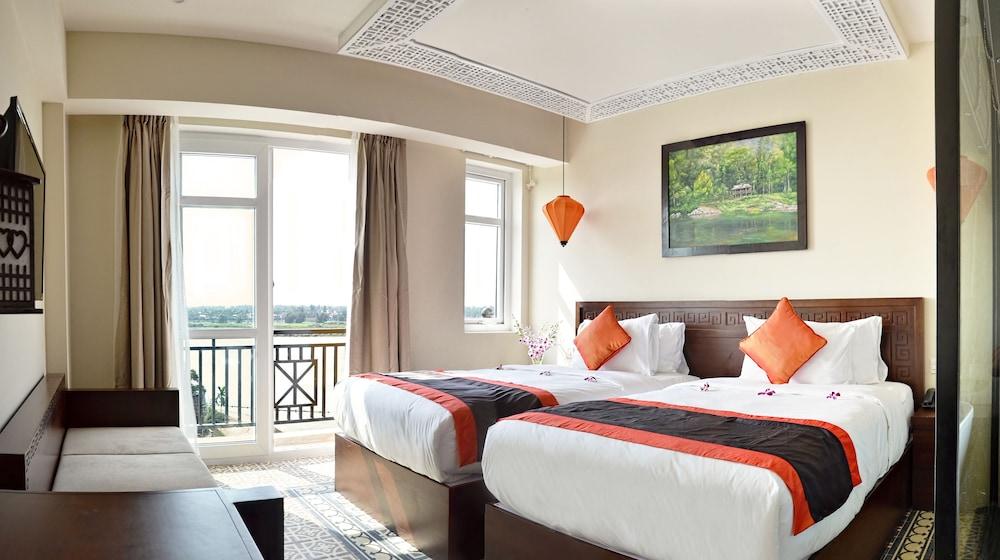 Royal Riverside & Hotel
