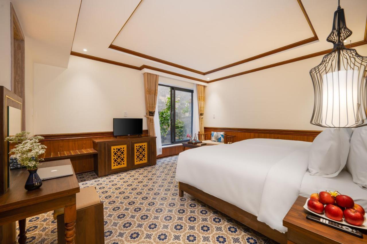 Hotel Babylon Riverside & 5*