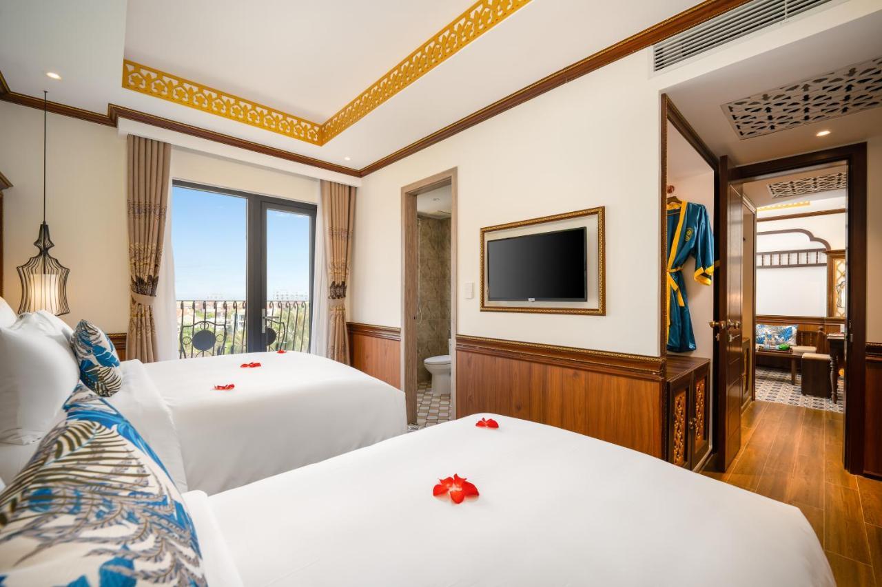 Babylon Riverside & Hotel