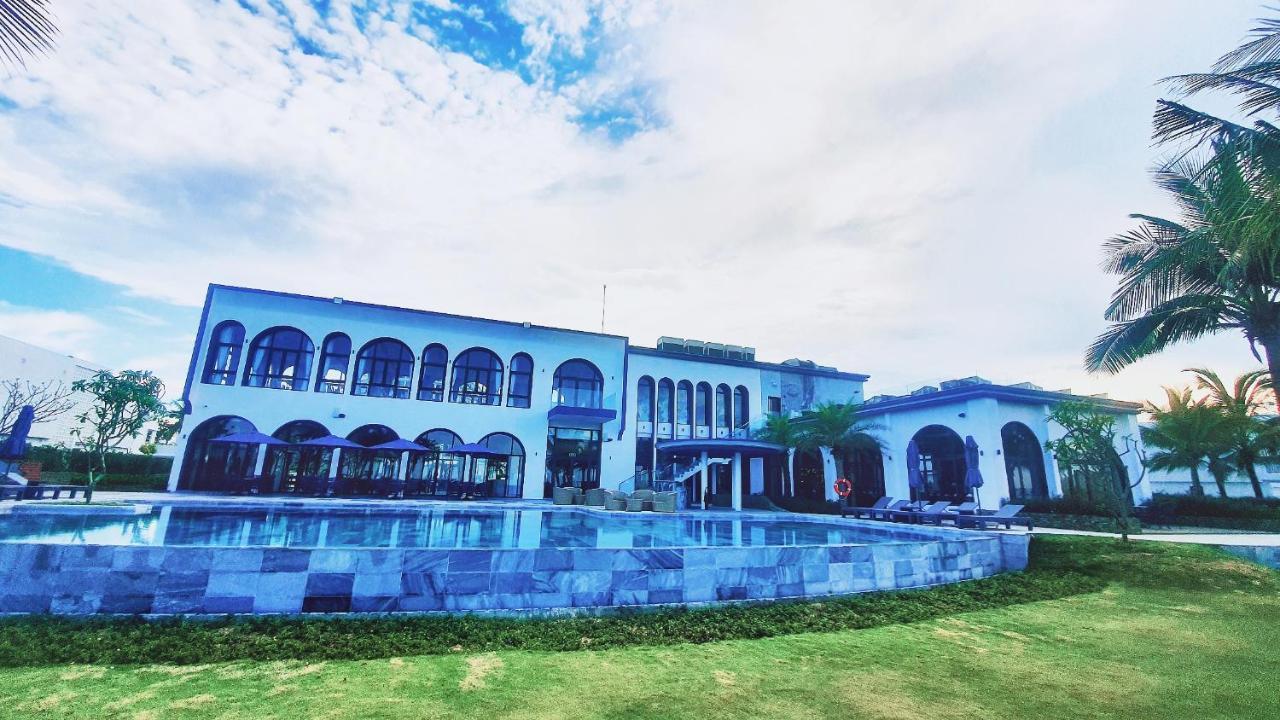 Wyndham Royal Beachfront Villa Hoi An