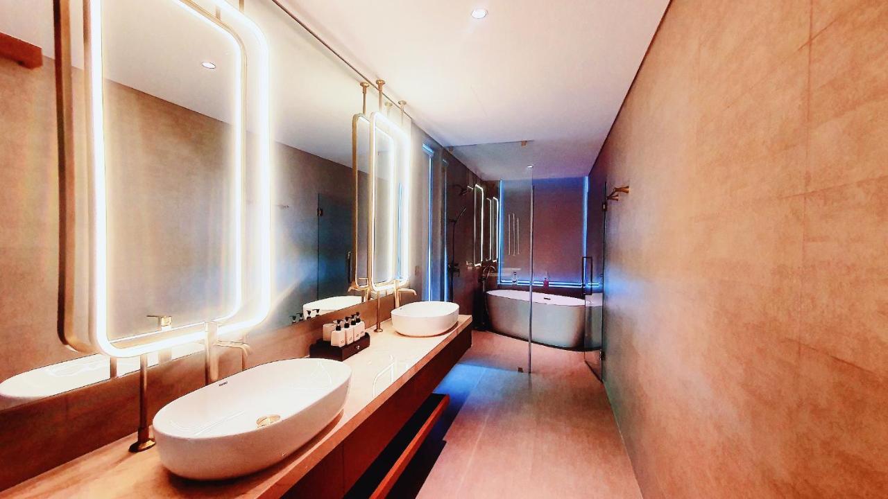 Wyndham Royal Beachfront *
