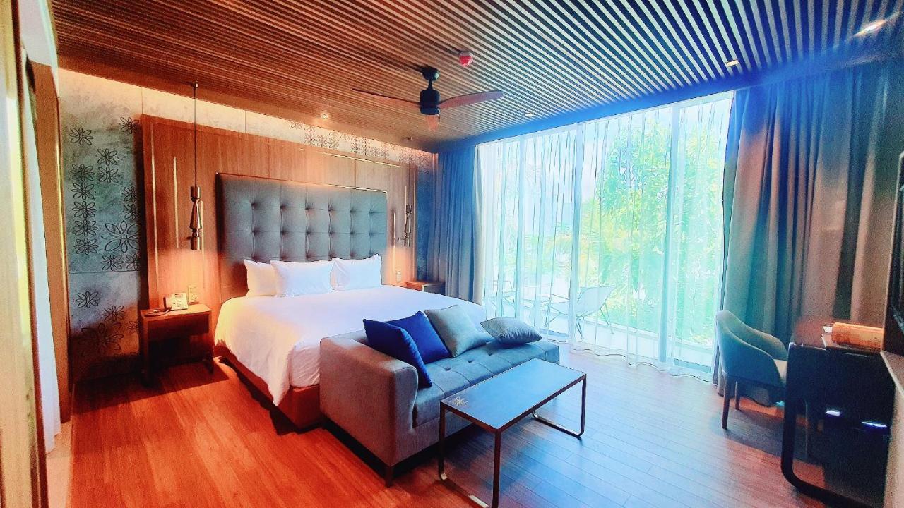 Wyndham Royal Beachfront