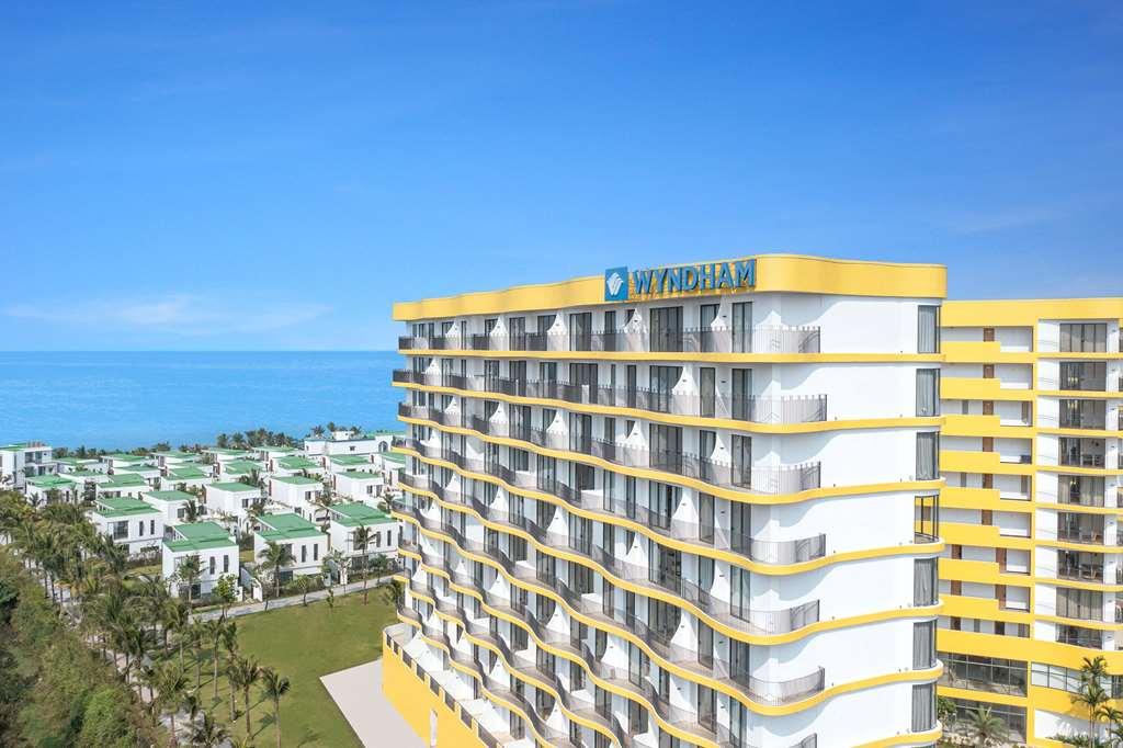 Wyndham Royal Beachfront Villa Hoi An