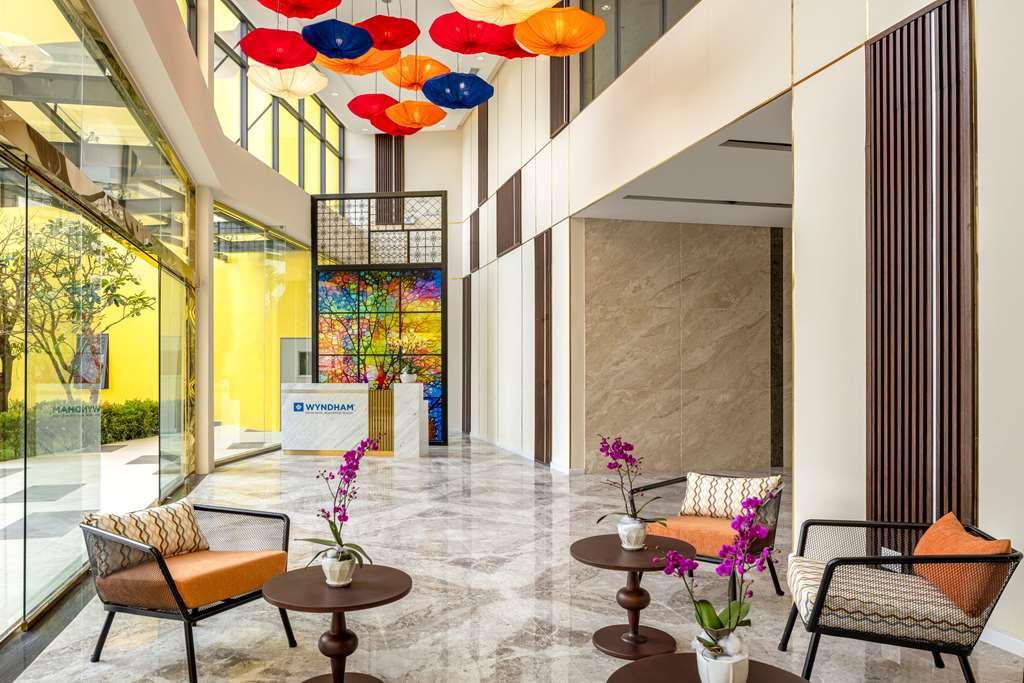 Wyndham Royal Beachfront Villa Hoi An