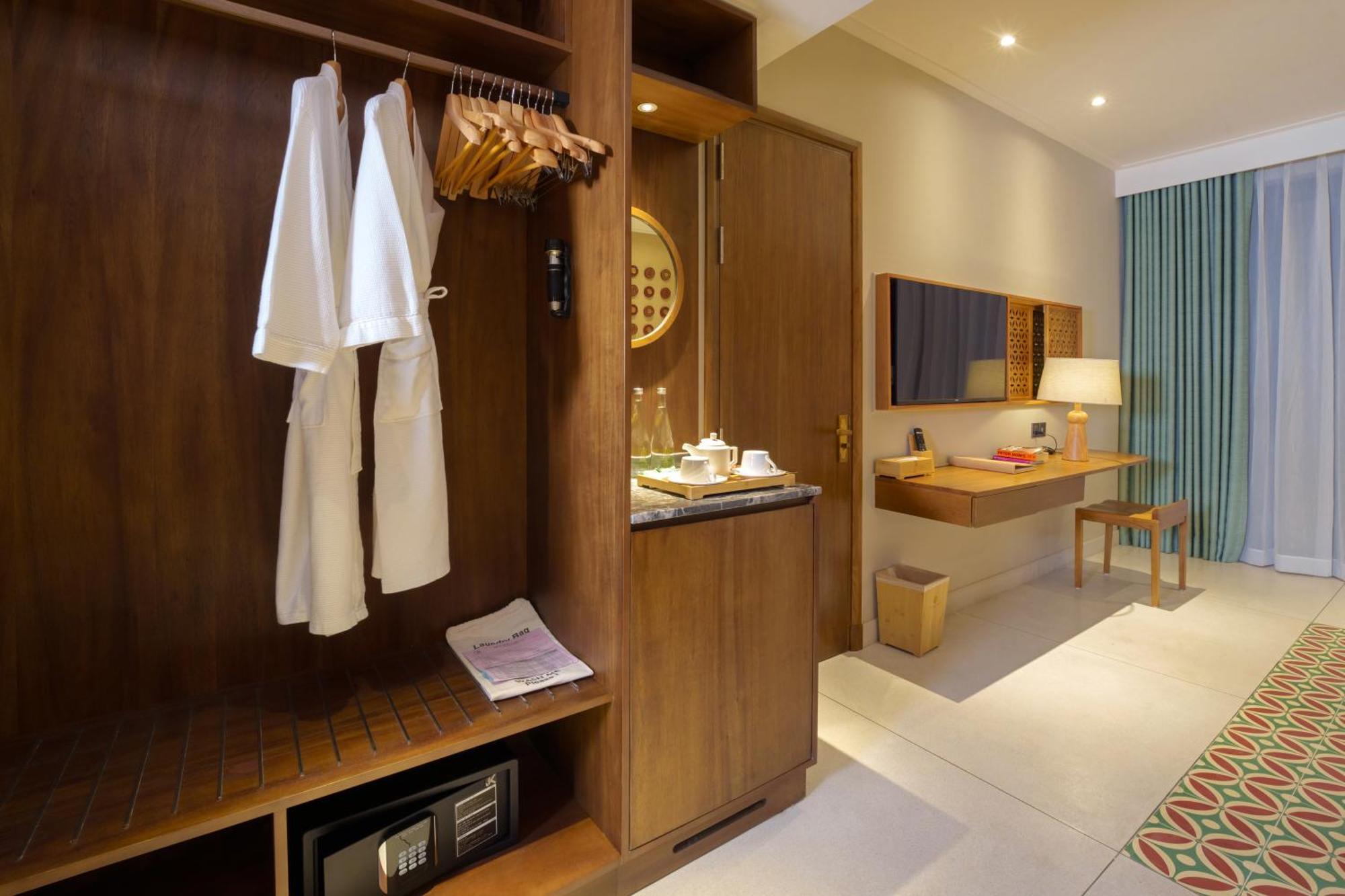 Little Gem. An Eco-friendly Boutique & 5*