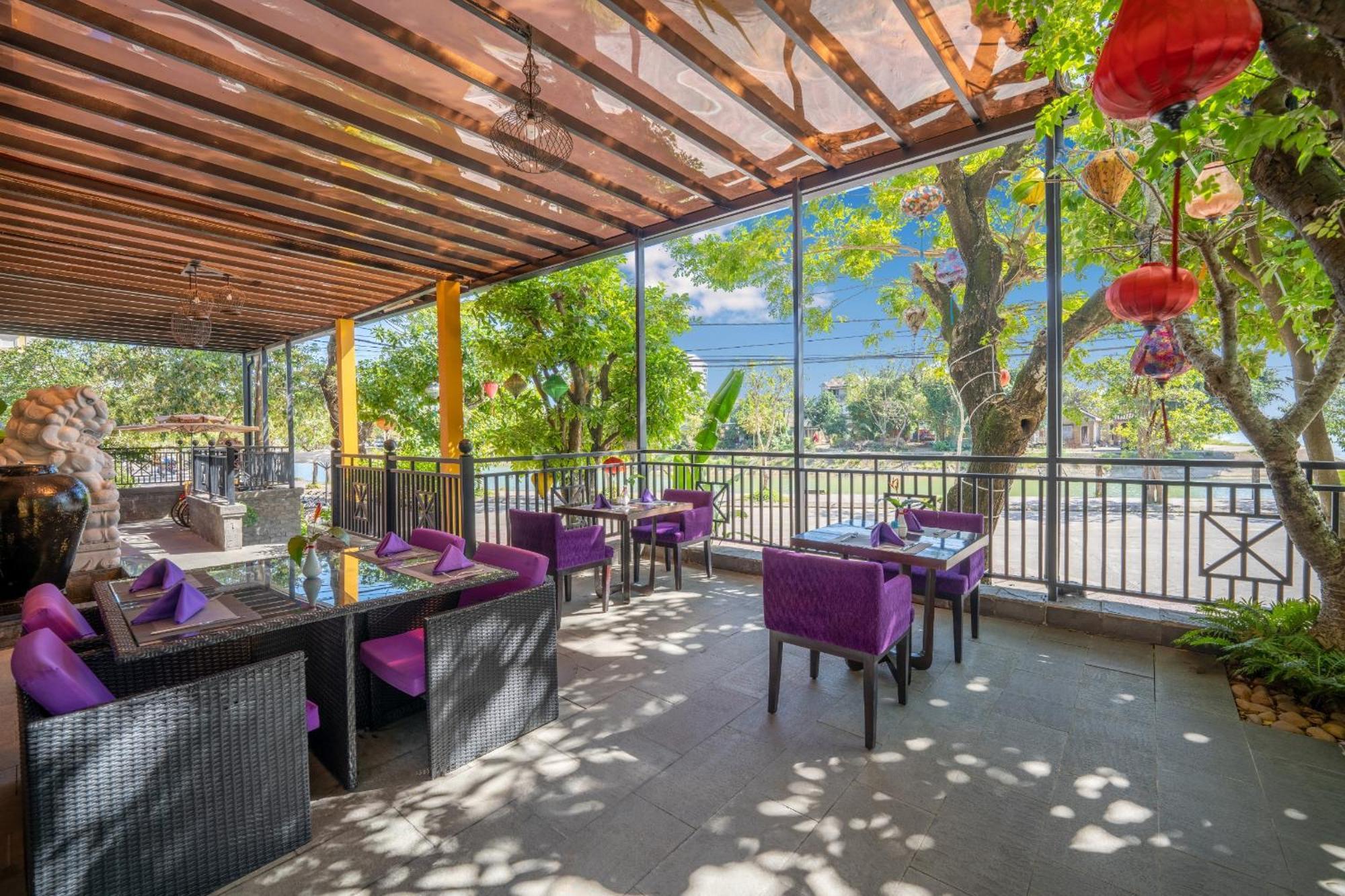 Royal Riverside & 4*