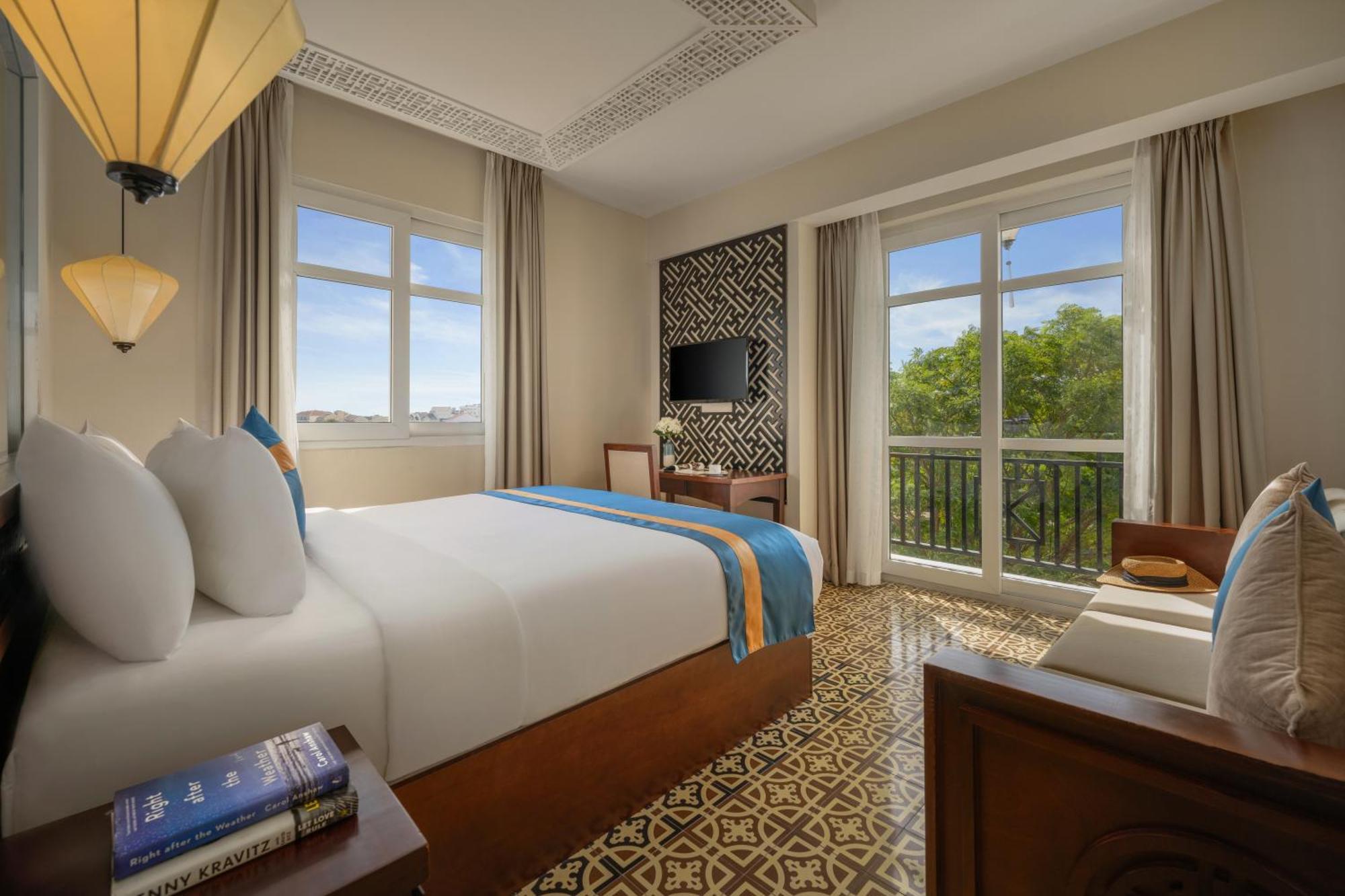 Royal Riverside & Hotel