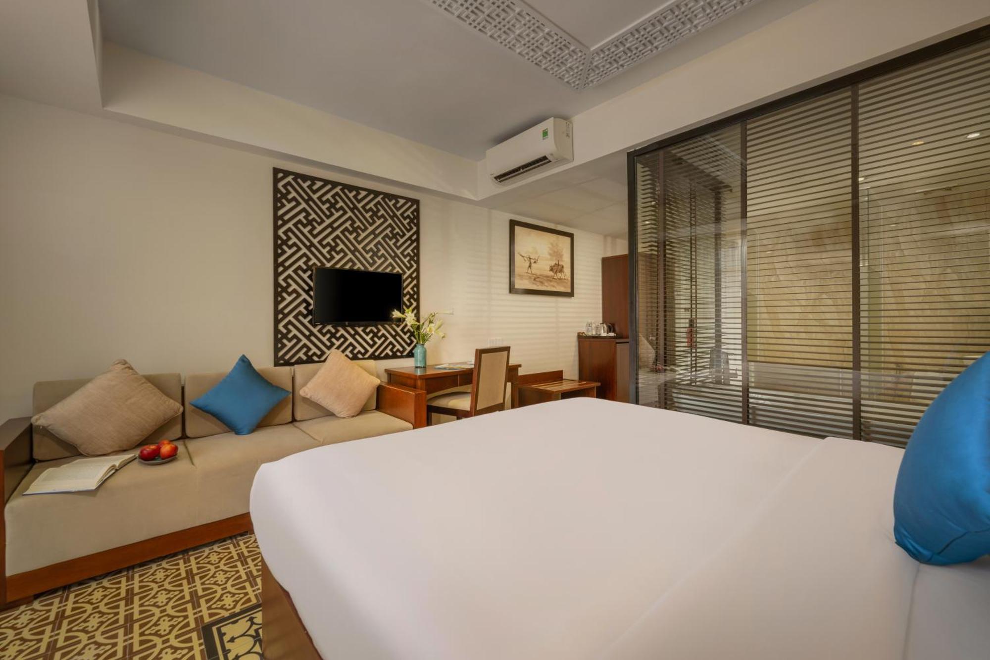 Royal Riverside & Hotel 4*