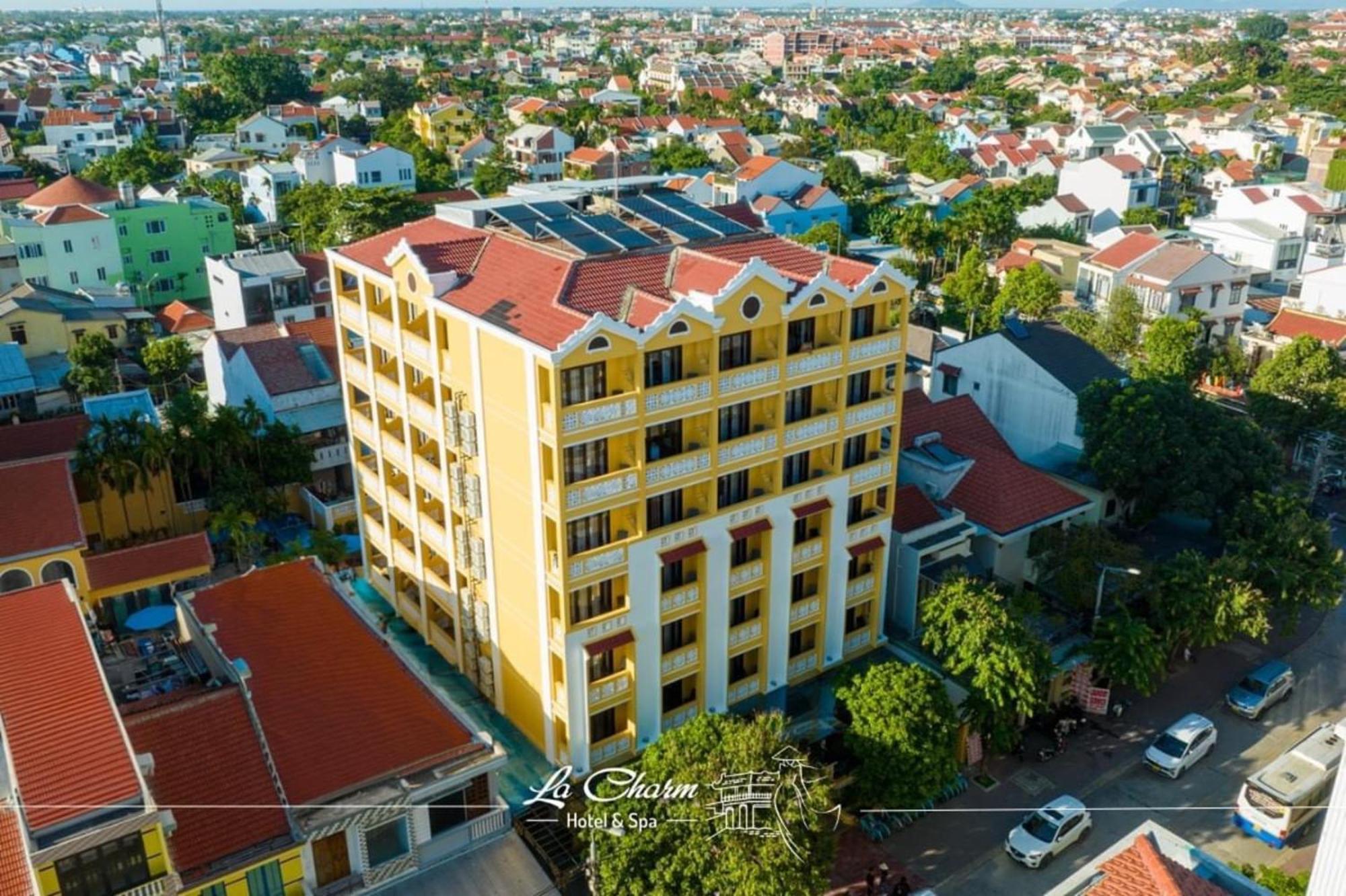 Hotel La Charm & 4*
