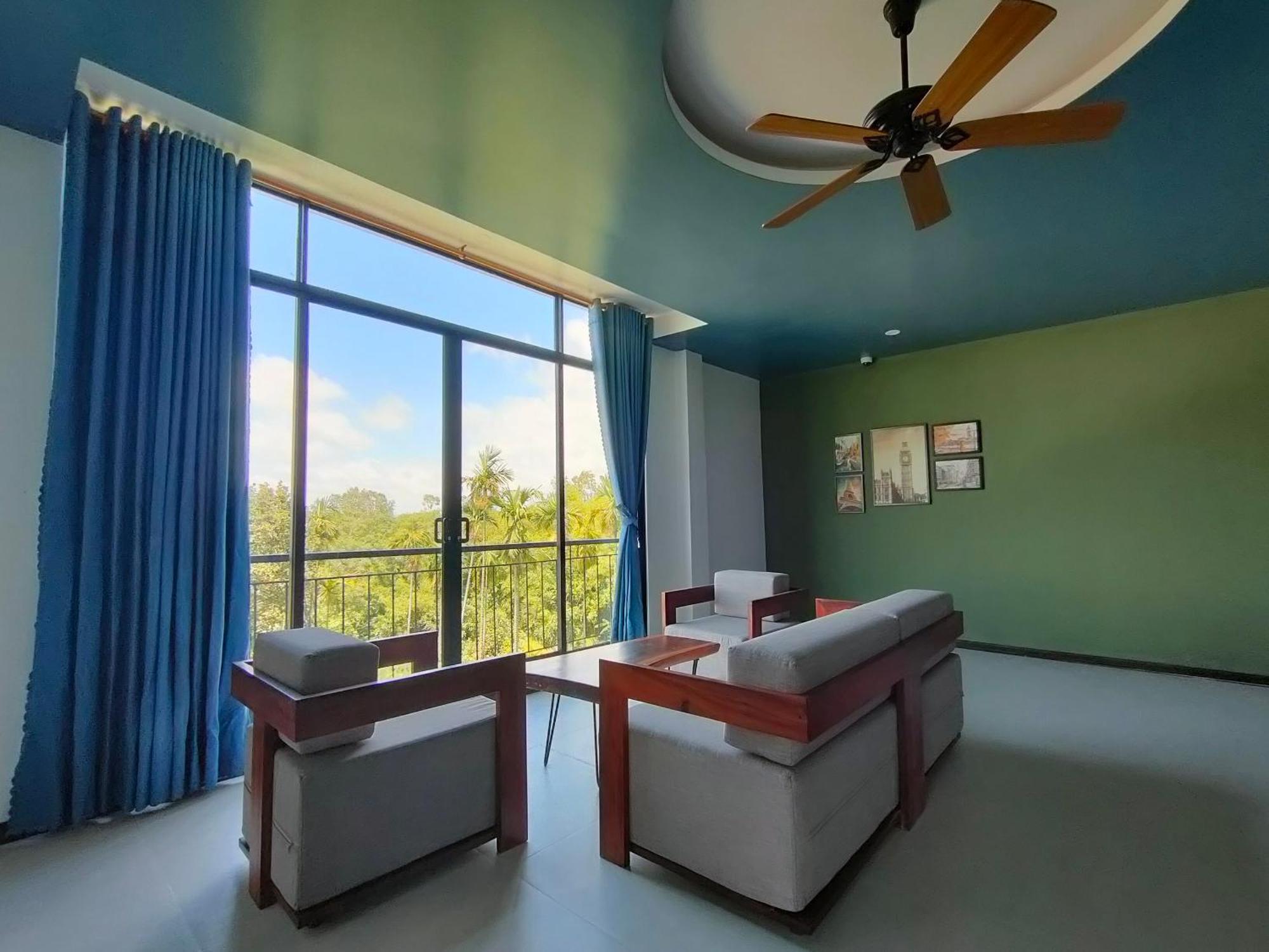 Nha Bong Hotel