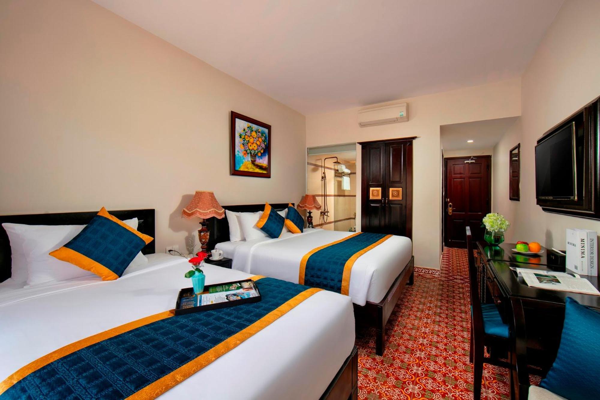 Hotel La Charm & 4*