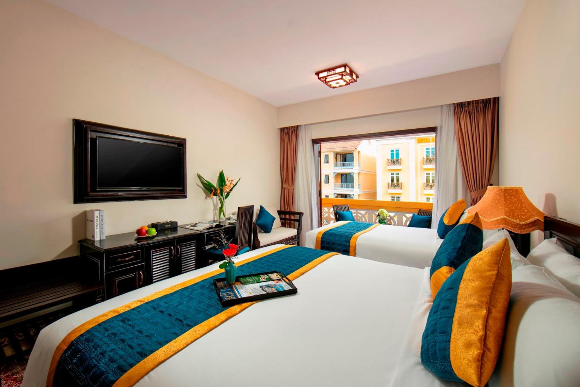 Hotel La Charm & 4*