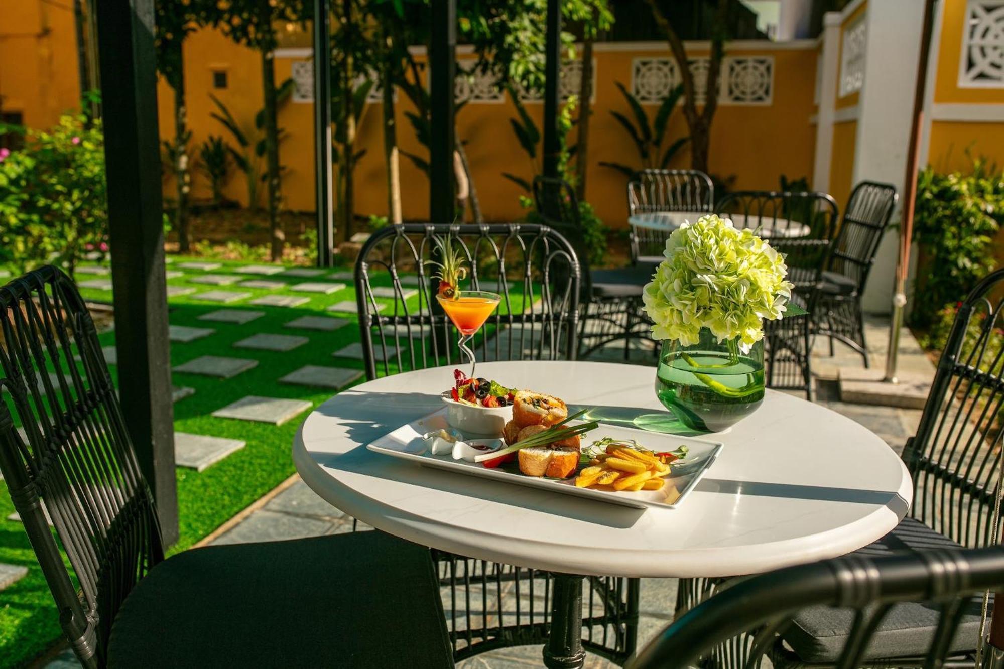 La Charm & Hotel