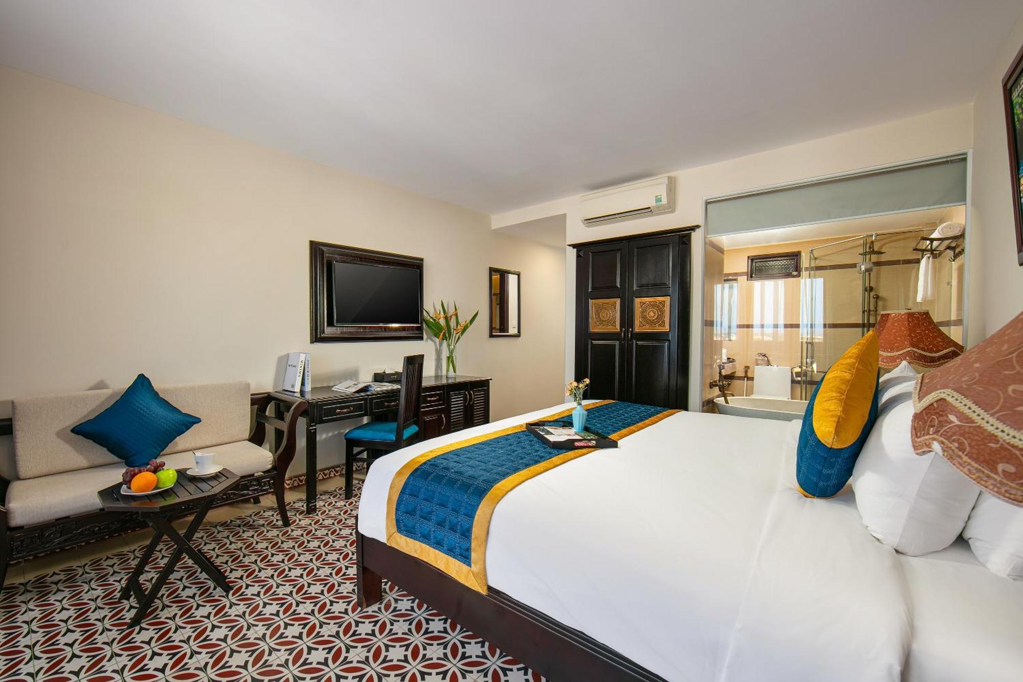 Hotel La Charm & 4*