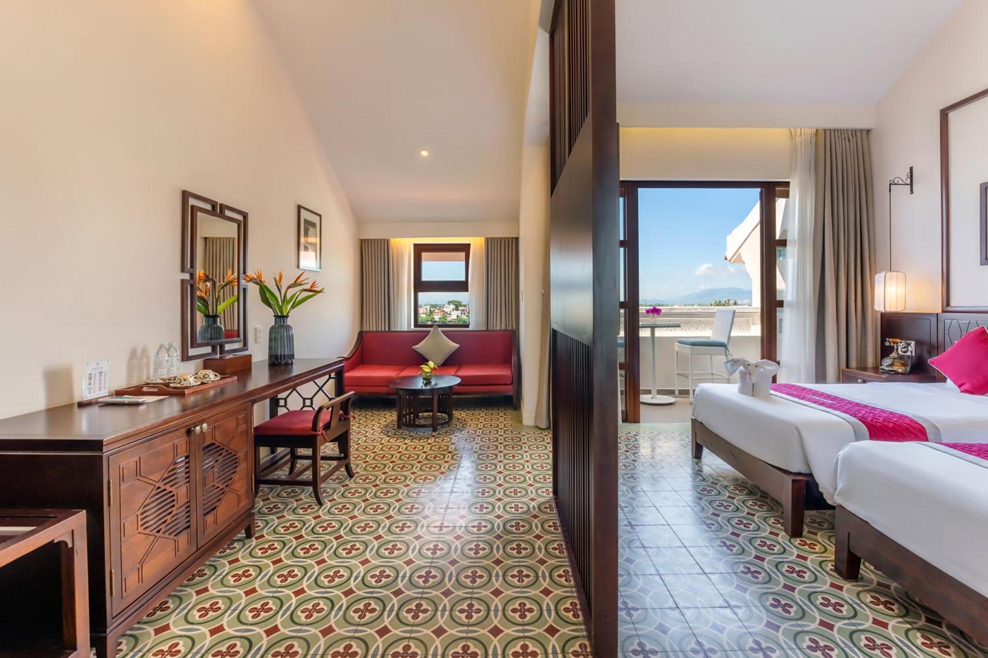 Lantana Riverside Boutique & Hotel