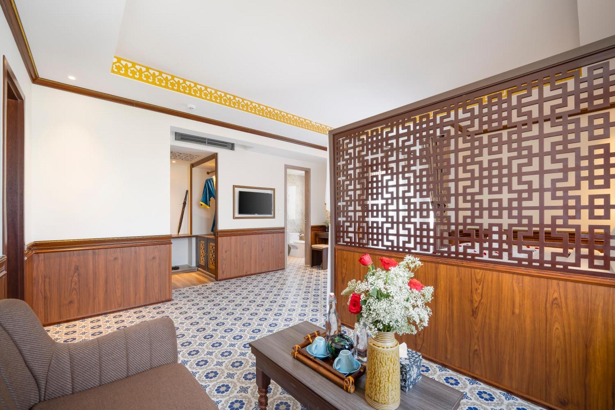 Hotel Babylon Riverside & Hoi An