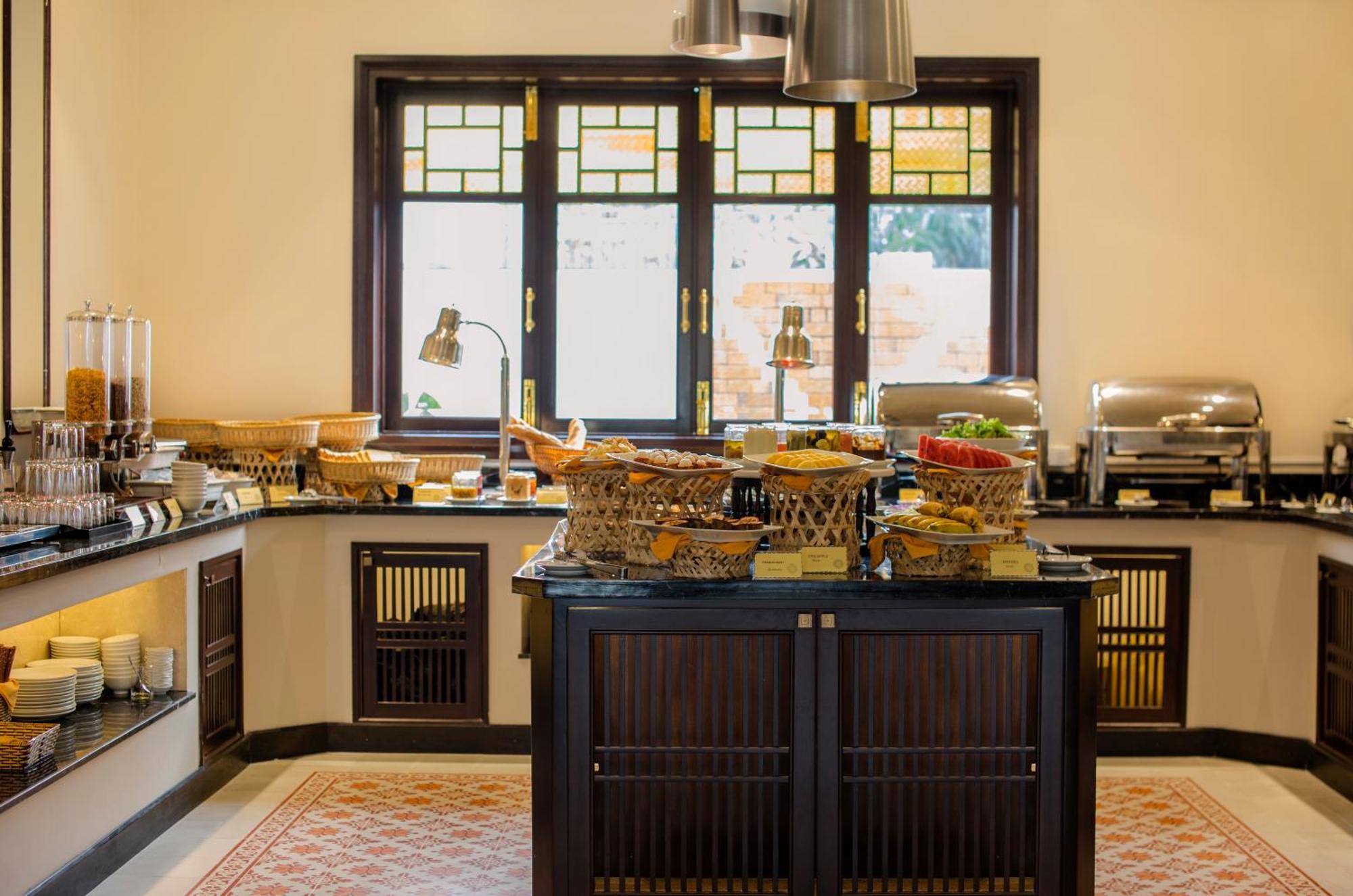 Khách sạn Khách Sạn&spa Laluna Riverside 4*