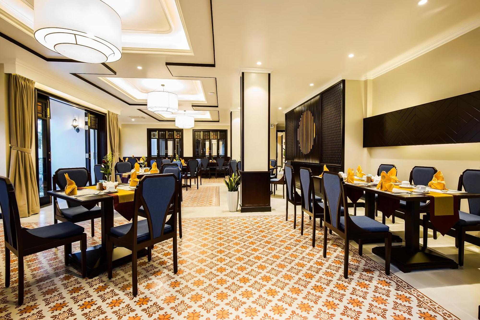 Khách sạn Khách Sạn&spa Laluna Riverside