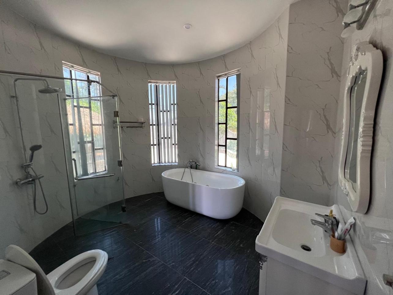 New Luxury - Venuestay Villa *