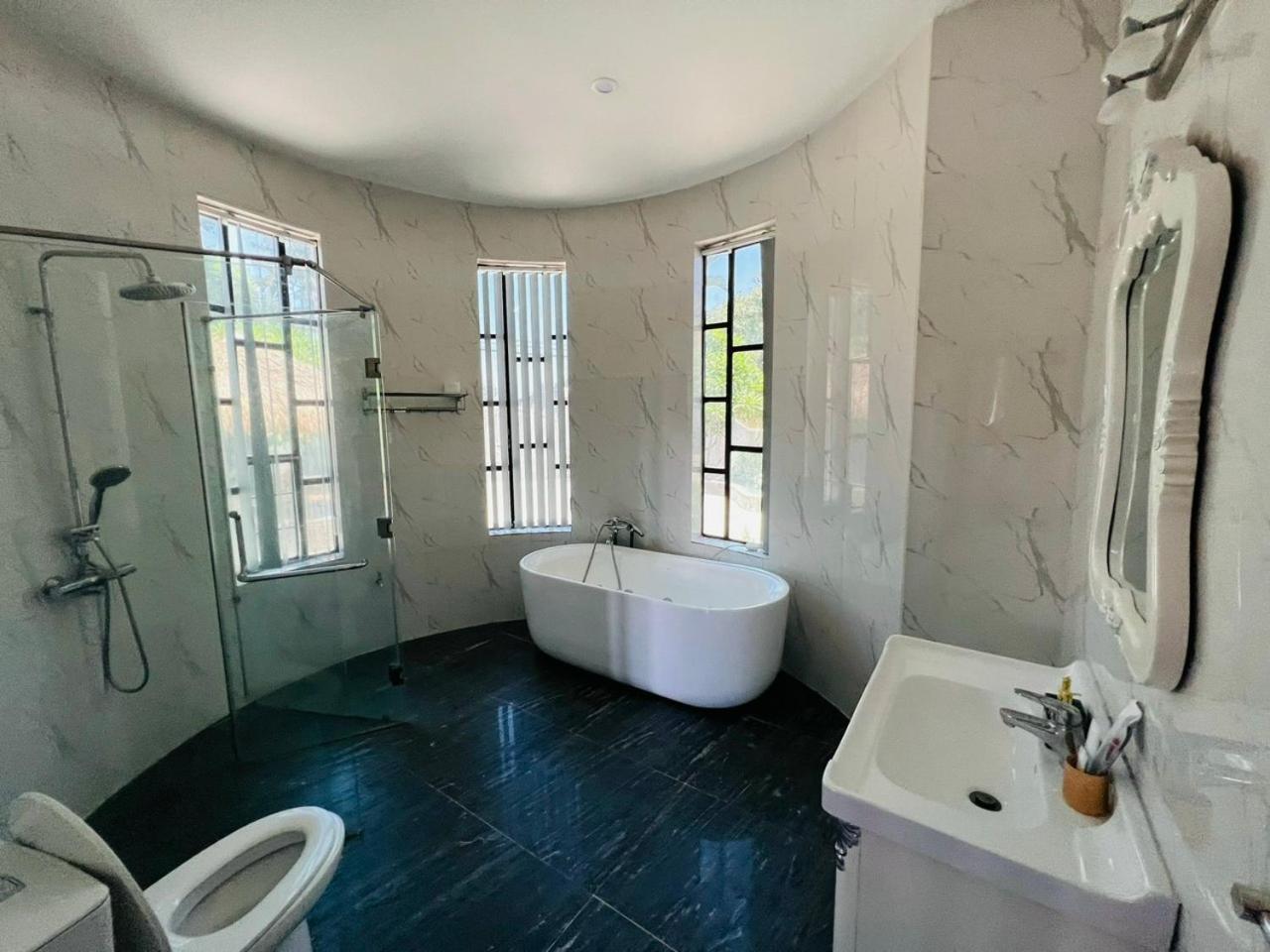 New Luxury - Venuestay *