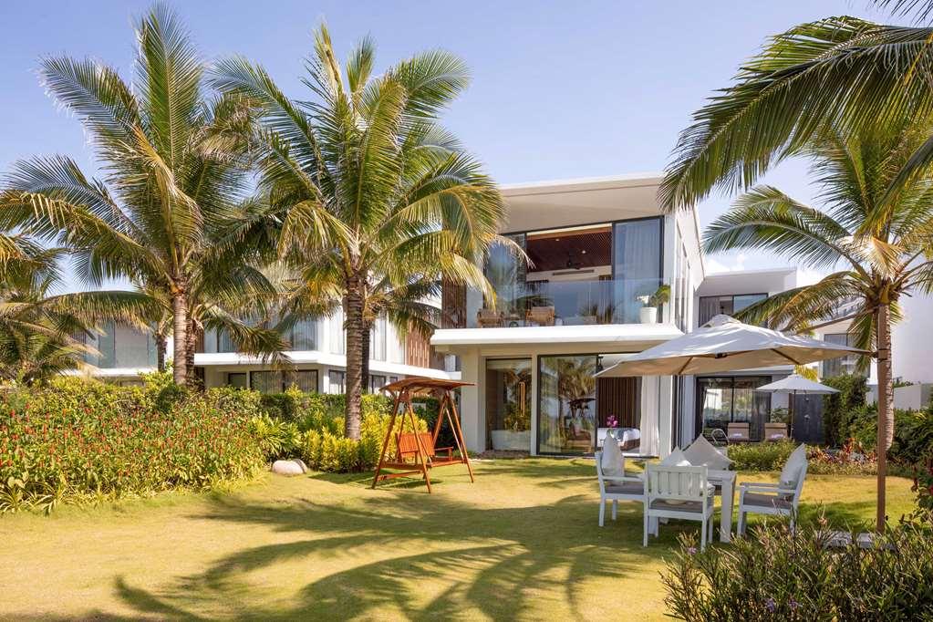 Wyndham Royal Beachfront Villa Hoi An