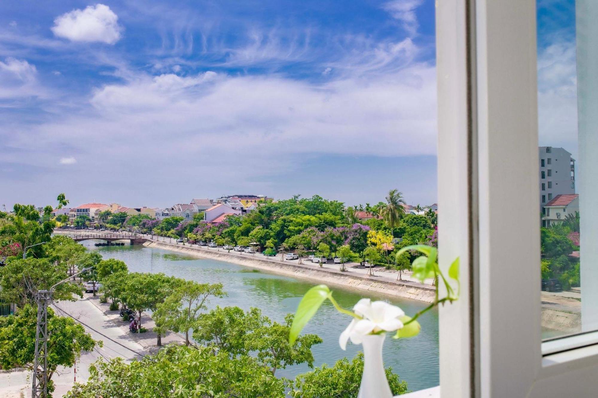 Hotel Royal Riverside & 4*