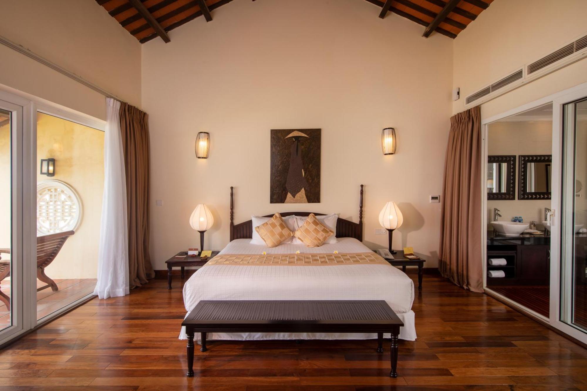 Victoria & Resort