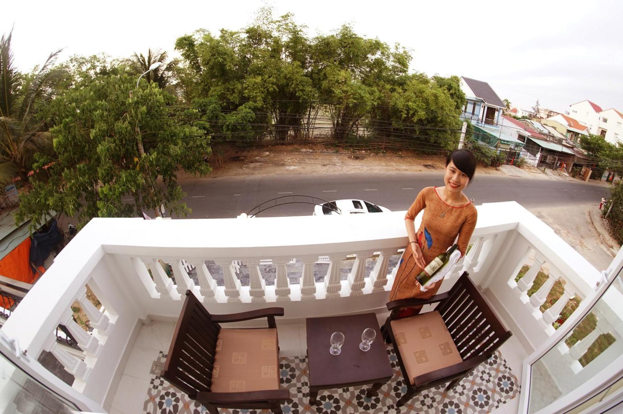 Golden Bell Backpacker & Pool Bar Villa Hoi An
