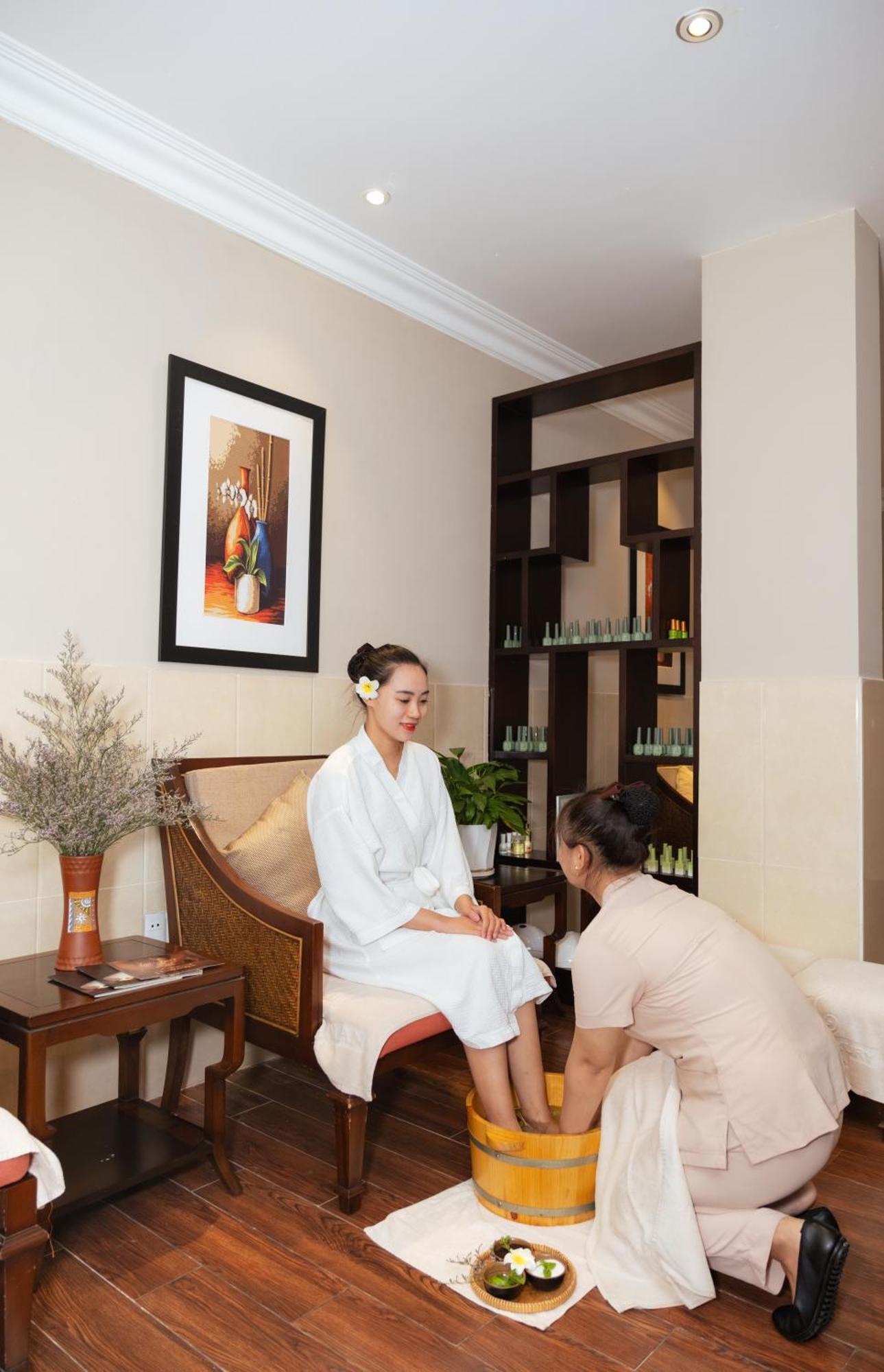 Allegro . A Little Luxury & Hoi An