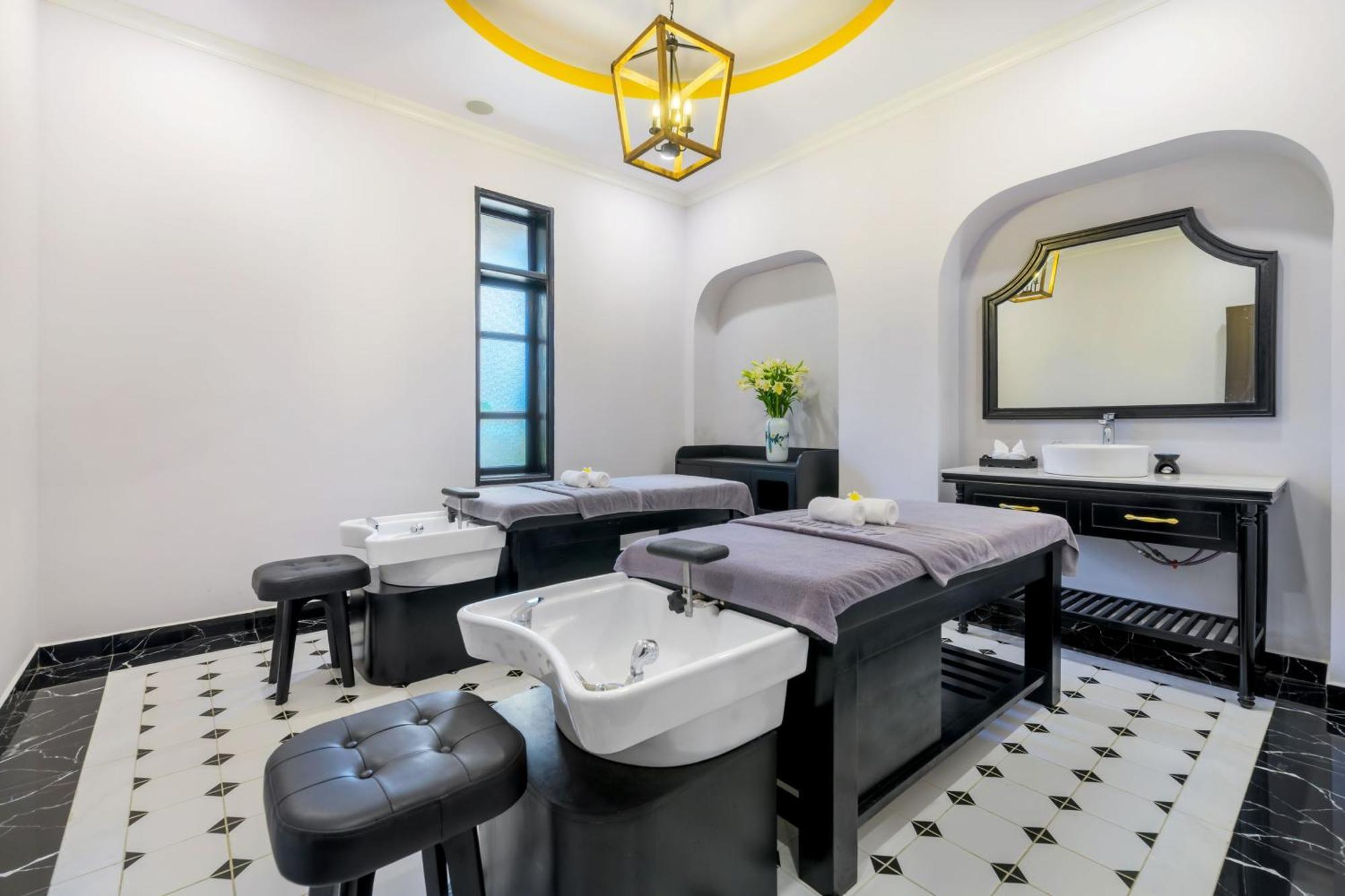 Anmira & By The Unlimited Collection Hotel