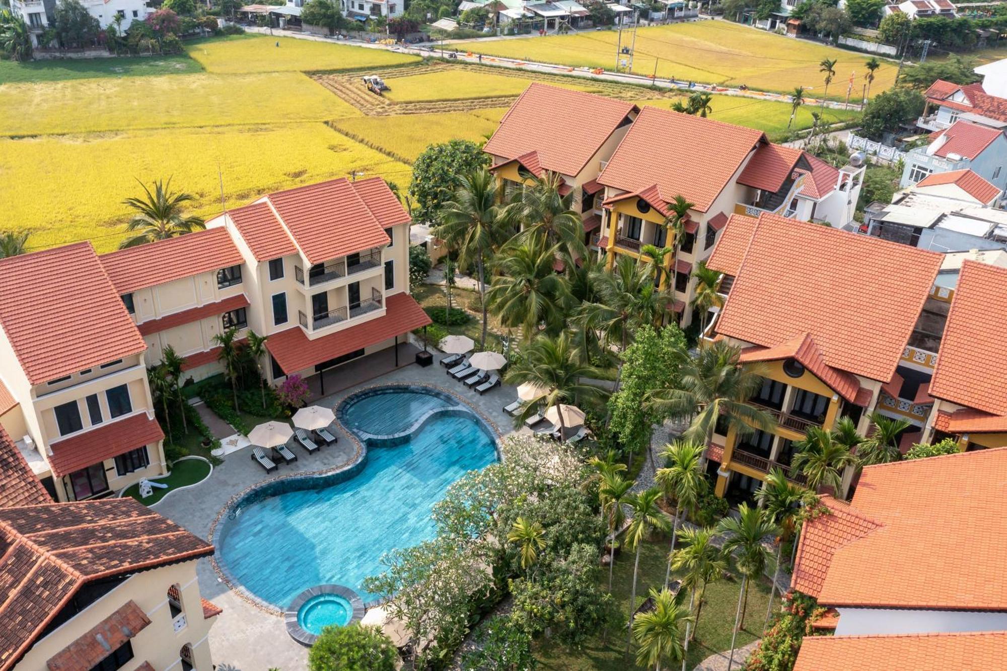 Hotel Anmira & By The Unlimited Collection 5*