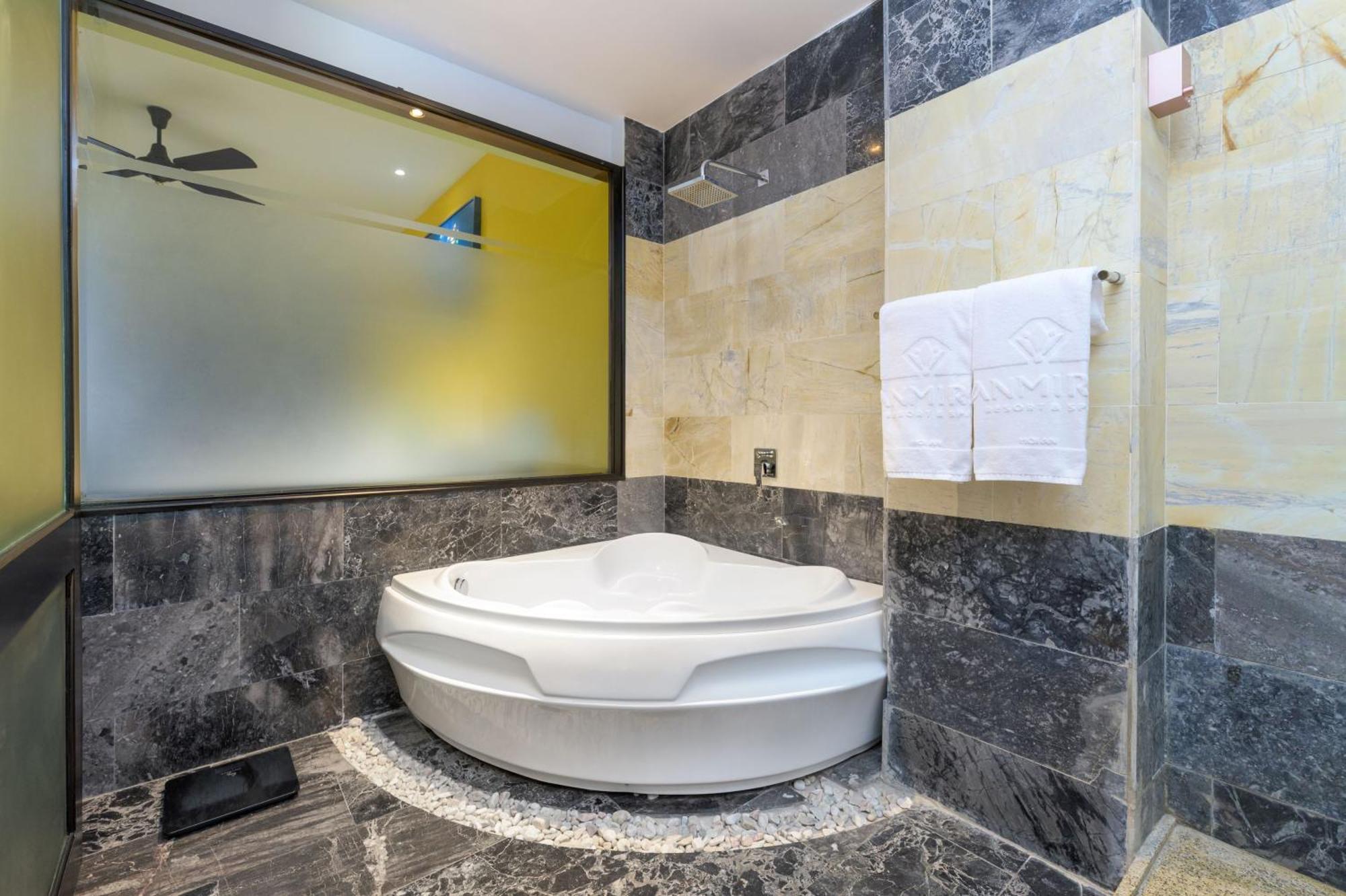 Hotel Anmira & By The Unlimited Collection Hoi An