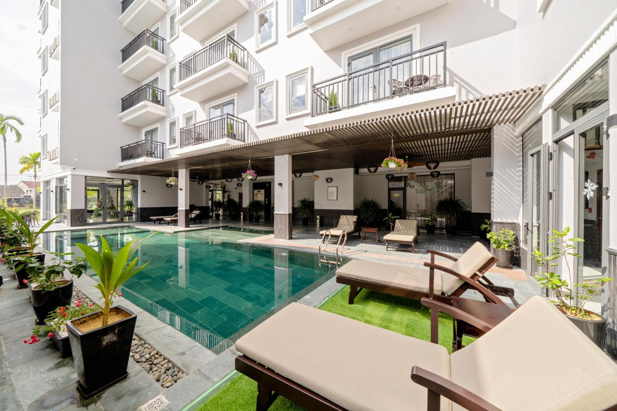 Hotel Eco Lux Riverside & 4*