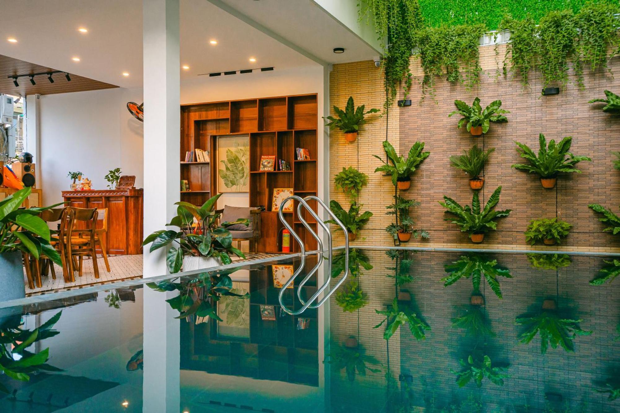 Palm Hotel
