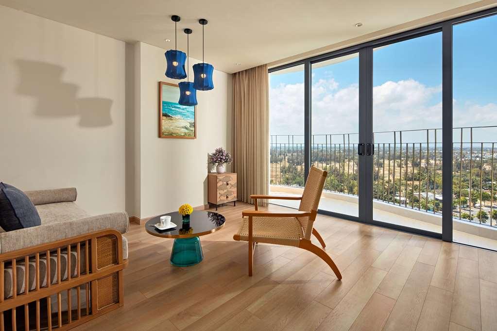 Wyndham Royal Beachfront Villa Hoi An