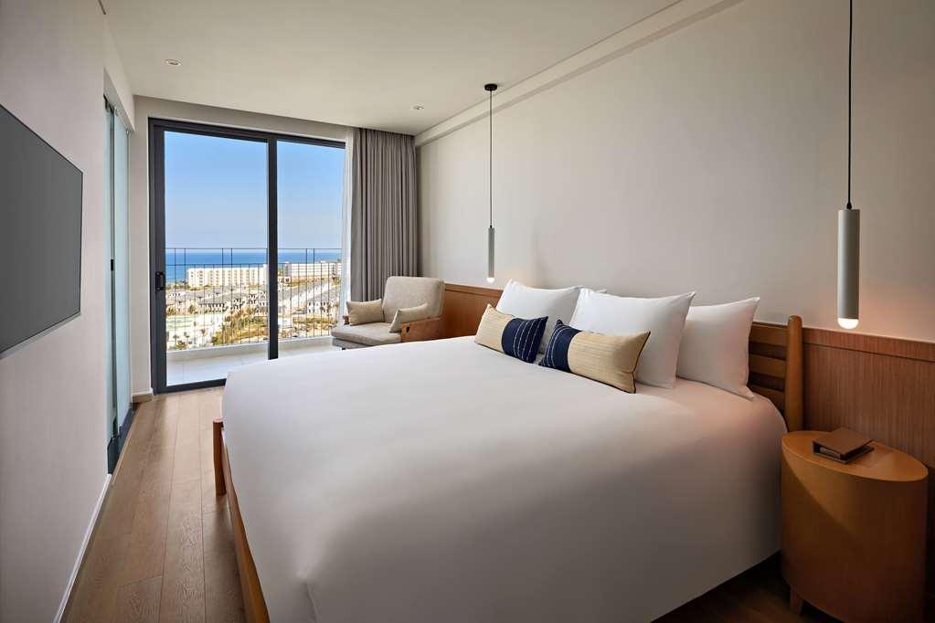 Wyndham Royal Beachfront Villa Hoi An