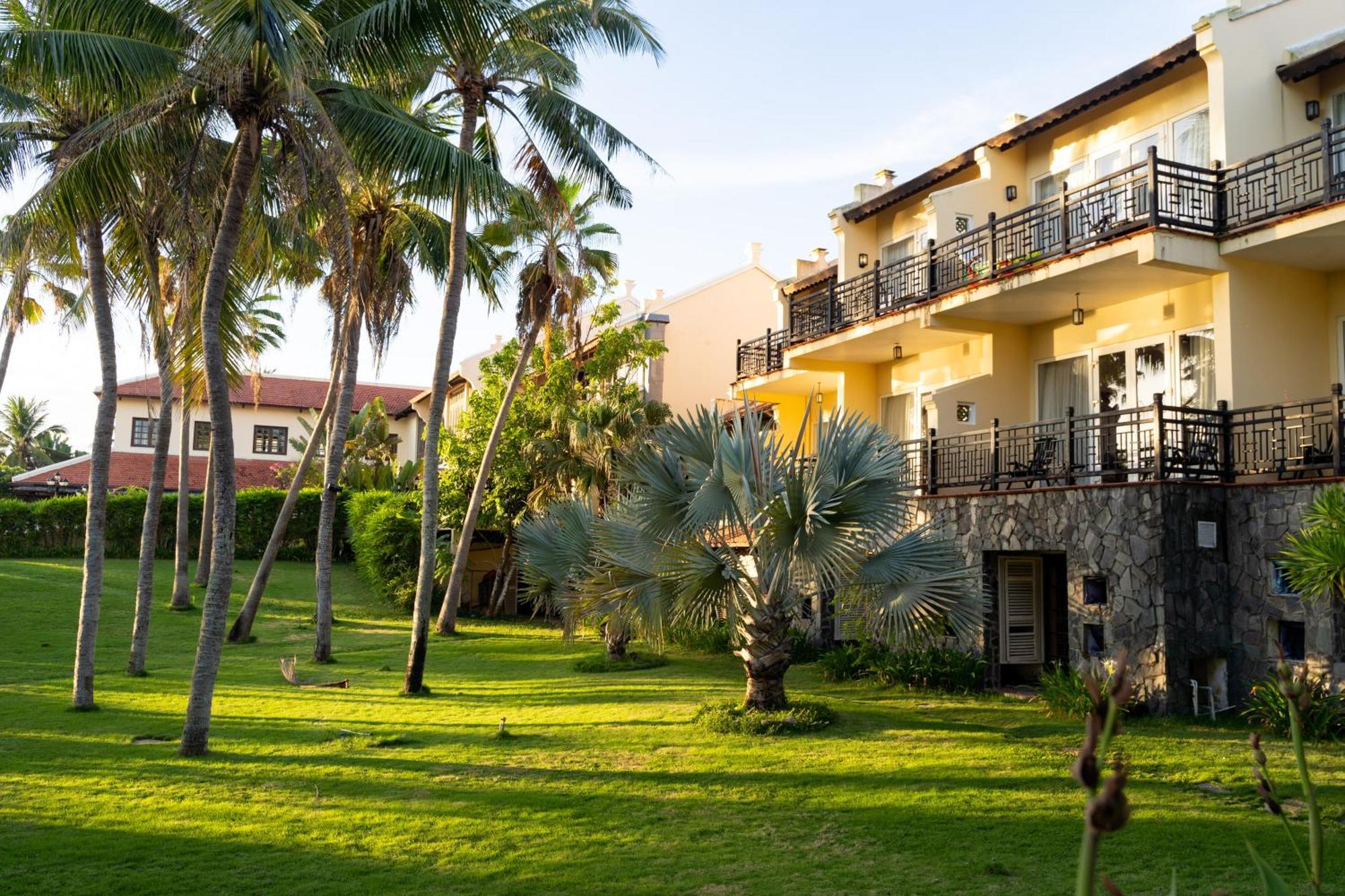 Victoria & Resort