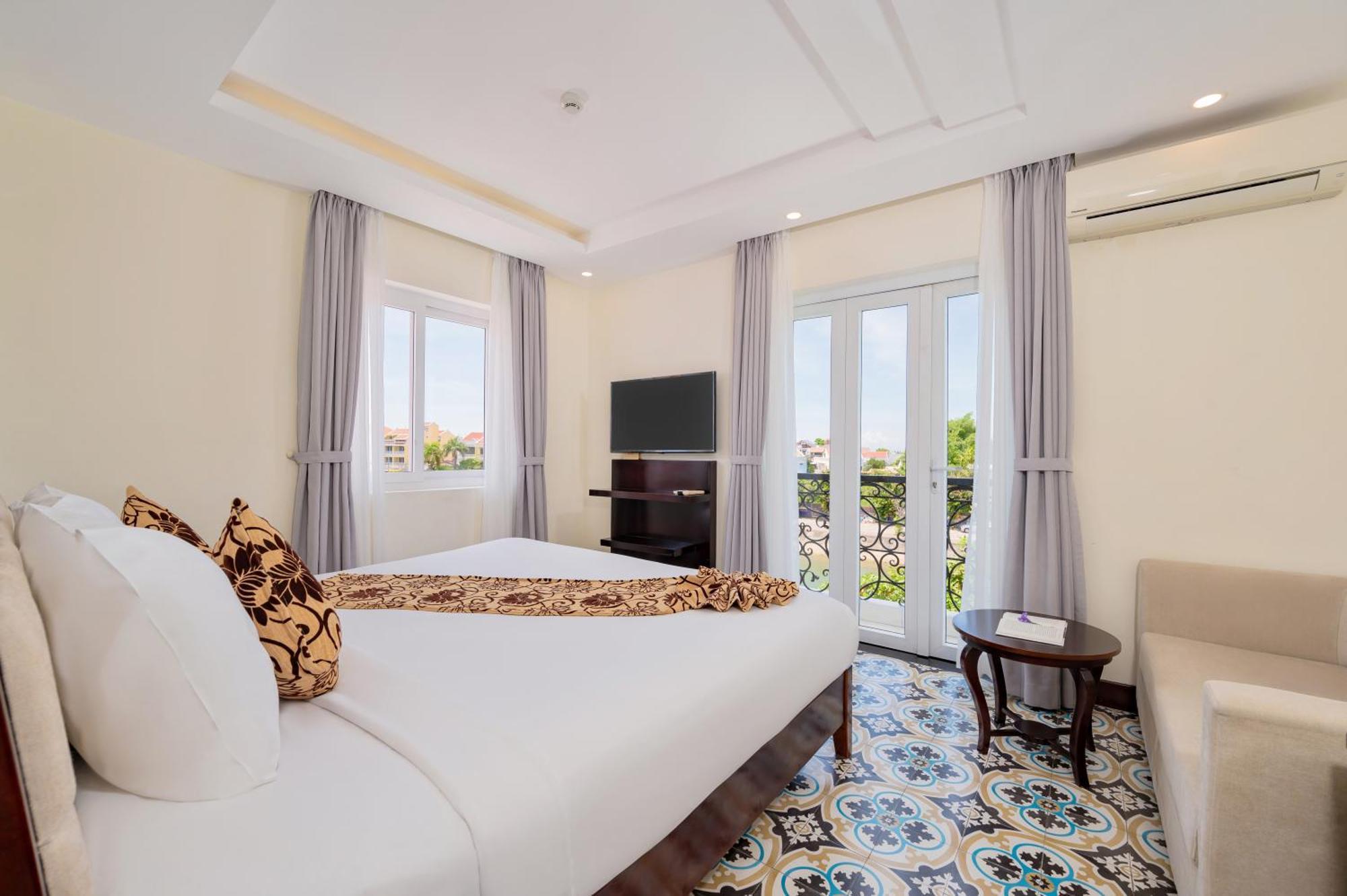 Canal House 3*
