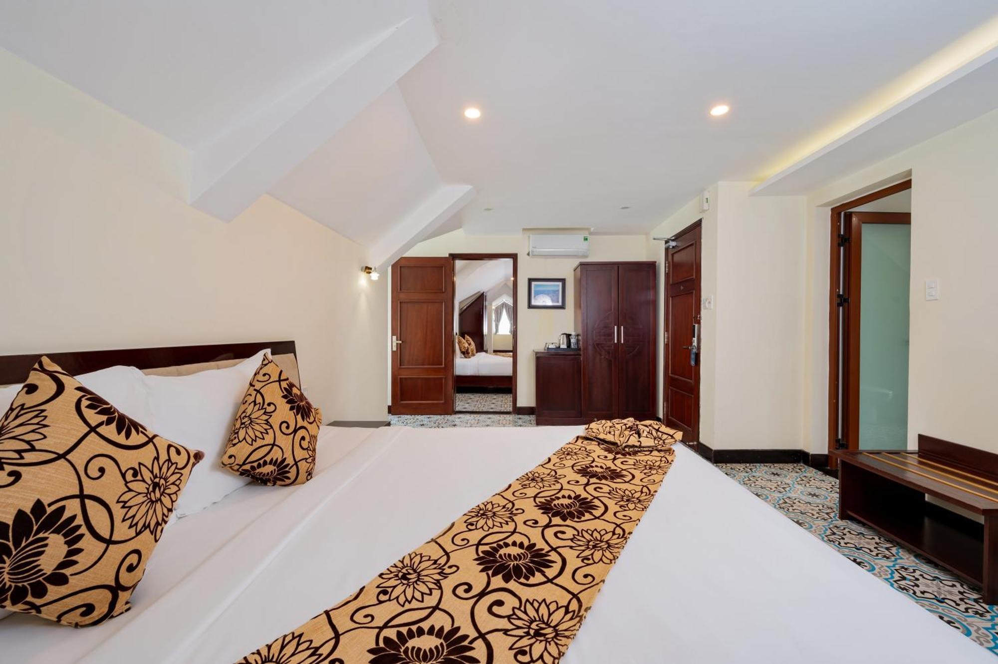 Hotel Canal House 3*