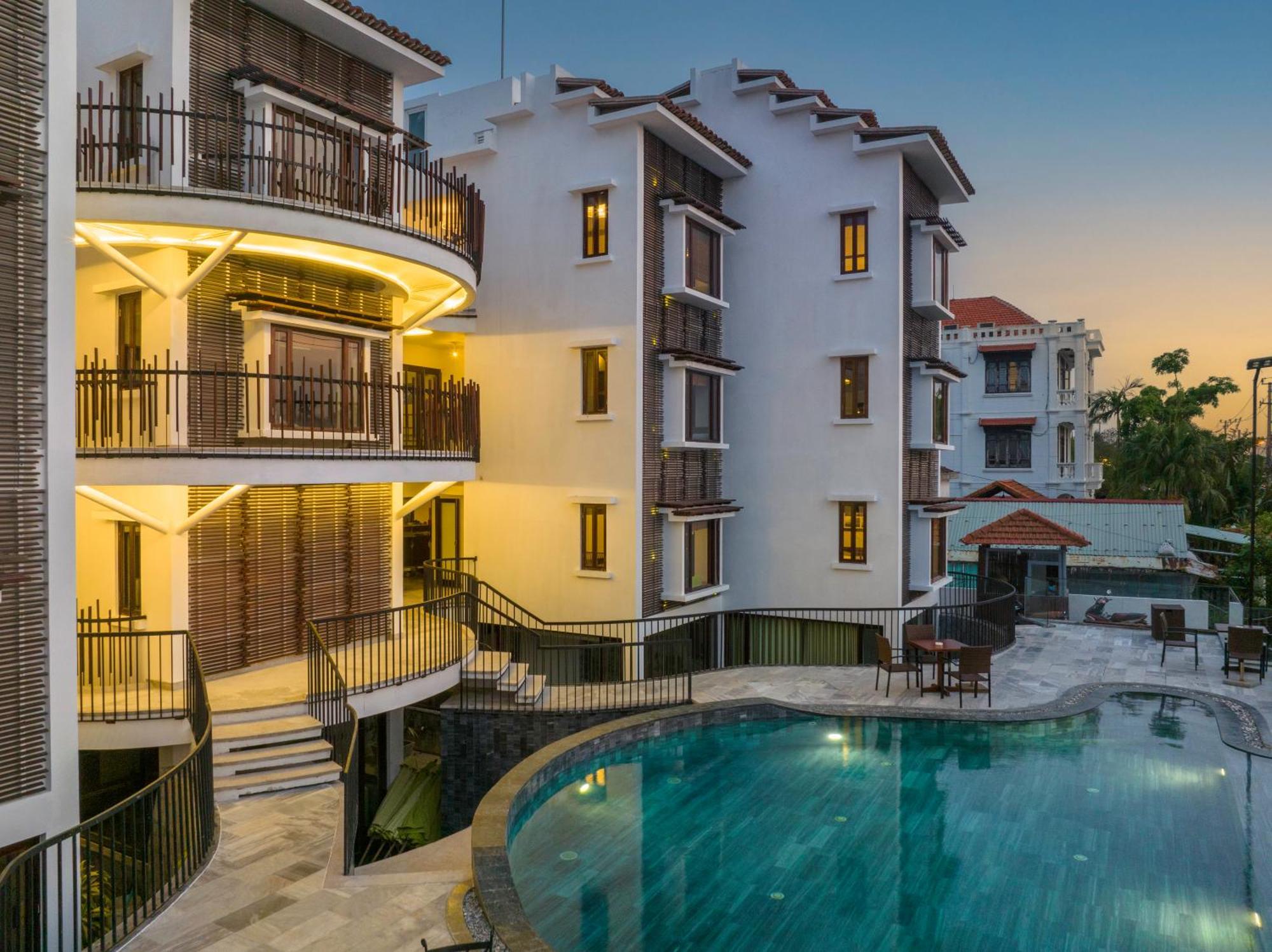 Elites Riverside & Hotel 4*