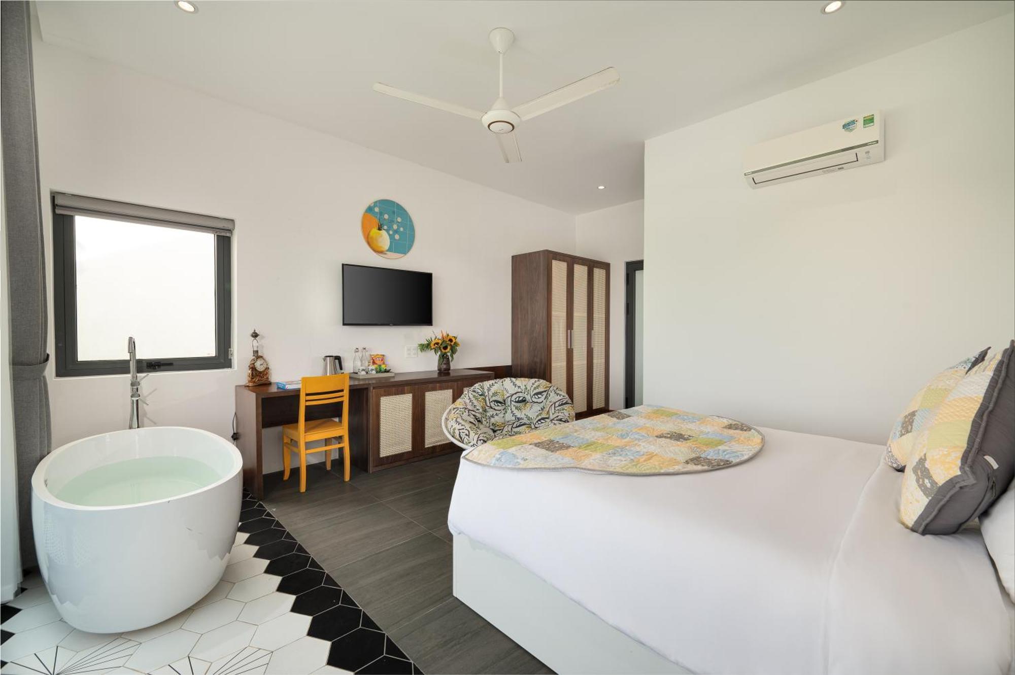 Bs Jade Hoi An