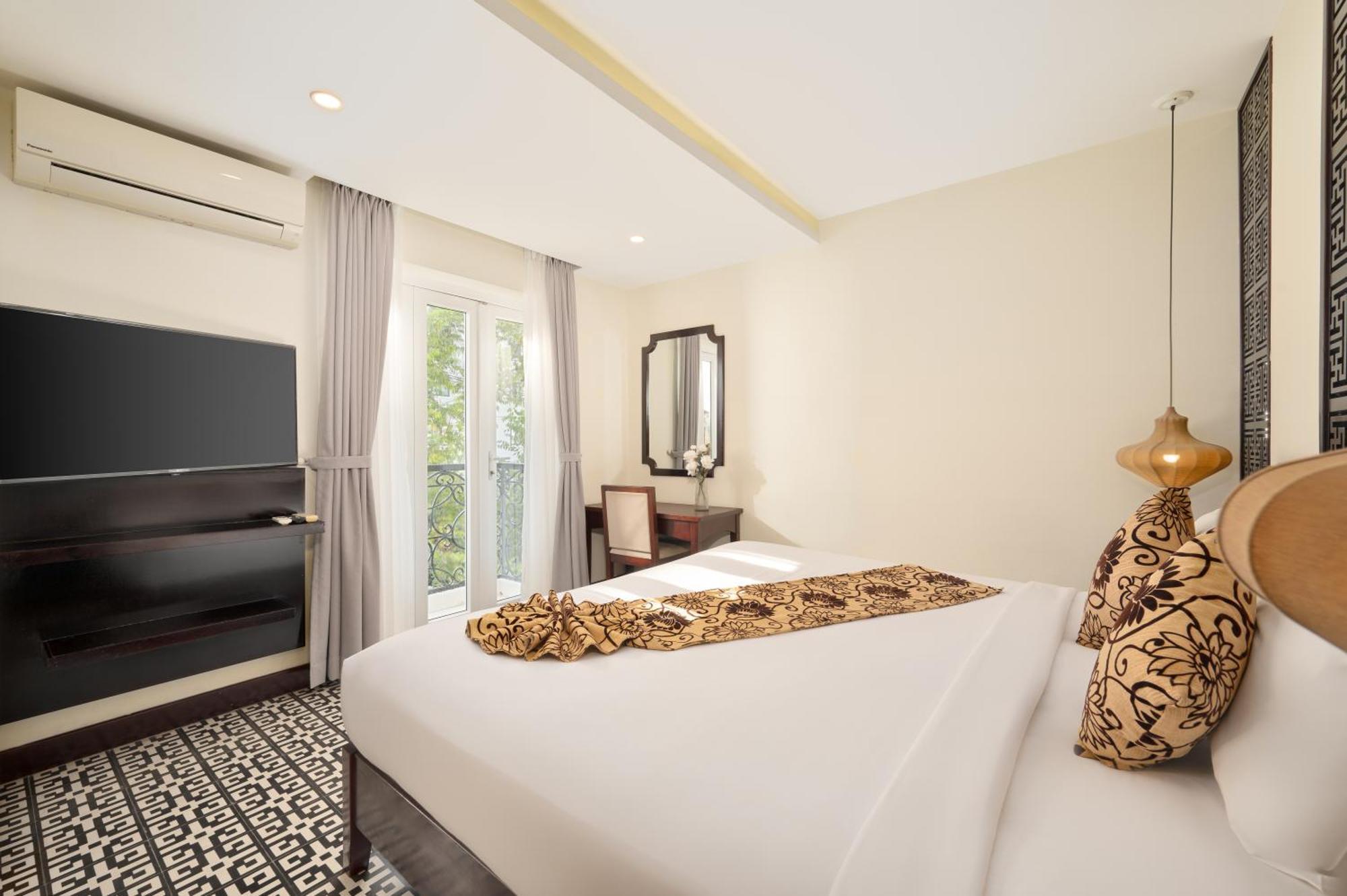 Canal House 3*